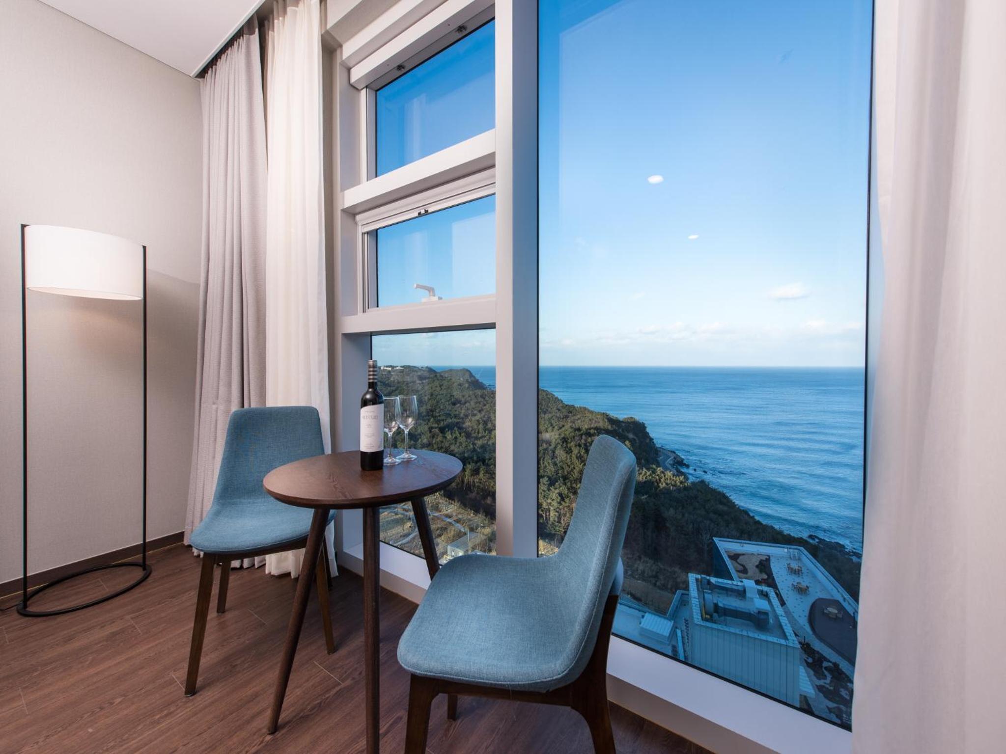 Premium Double with Partial Ocean View & High Floor photo 1