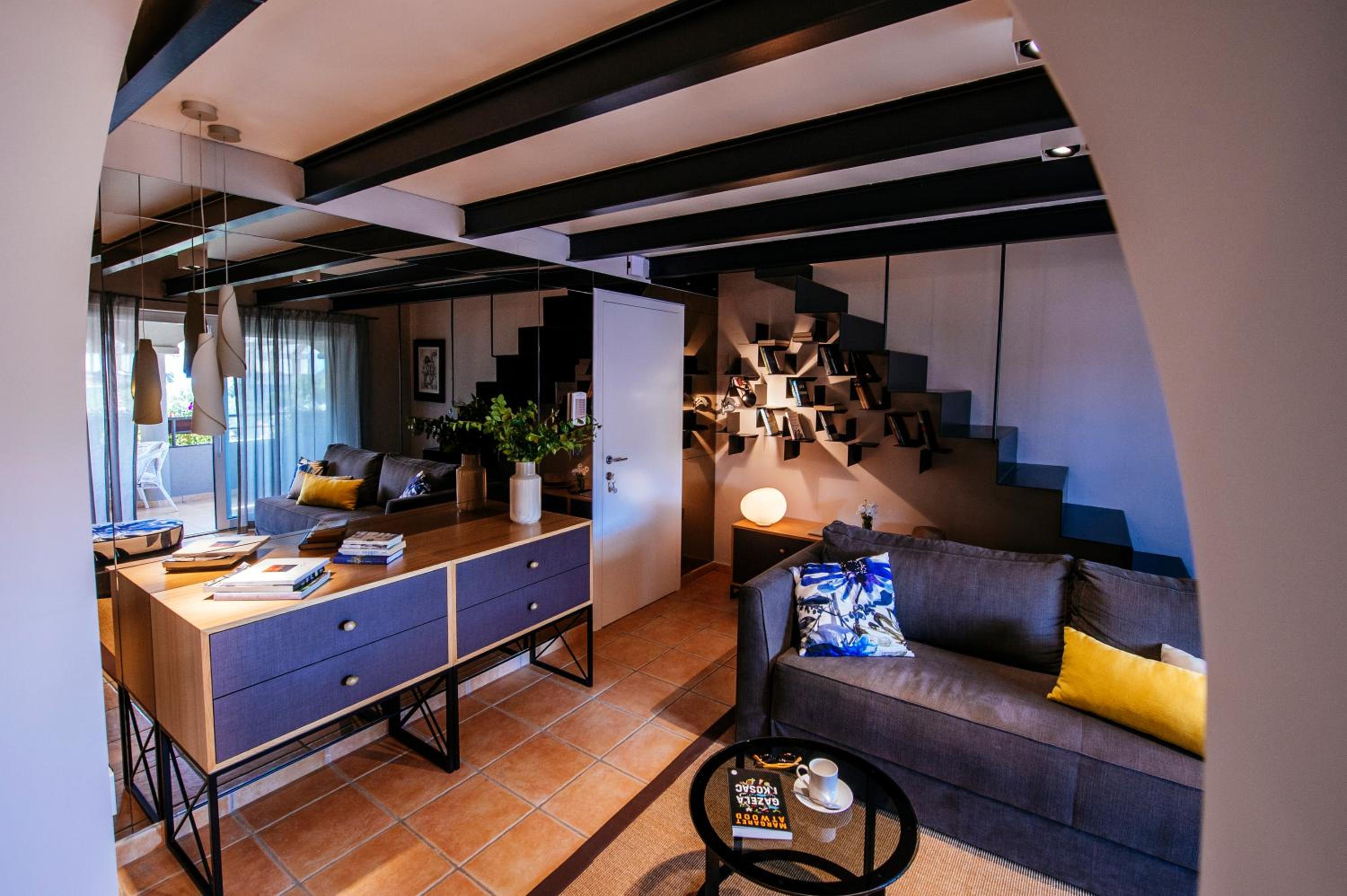 Deluxe One-Bedroom Apartment with Terrace photo 3