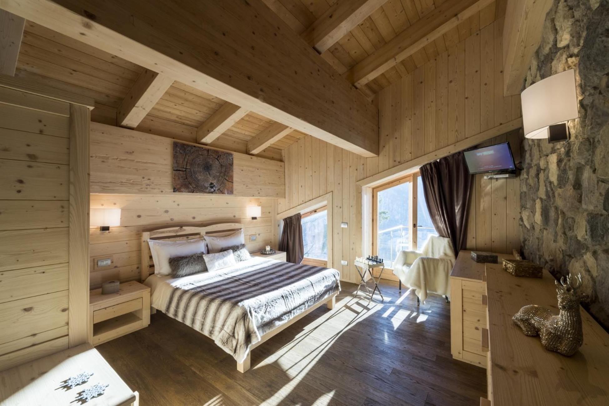 Deluxe Double Room With Extra Bed