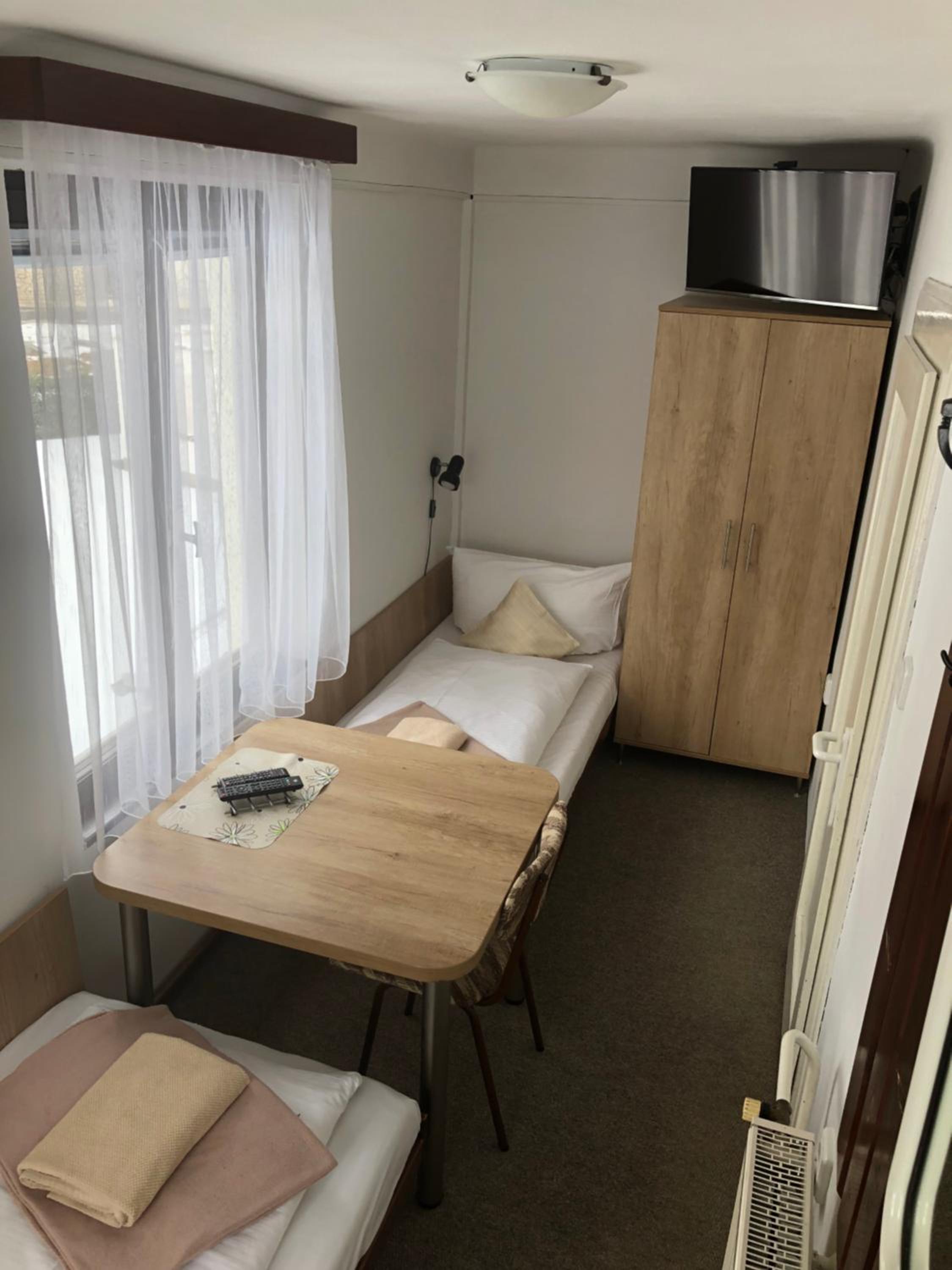 Economy Twin Room with Shared Bathroom photo 1