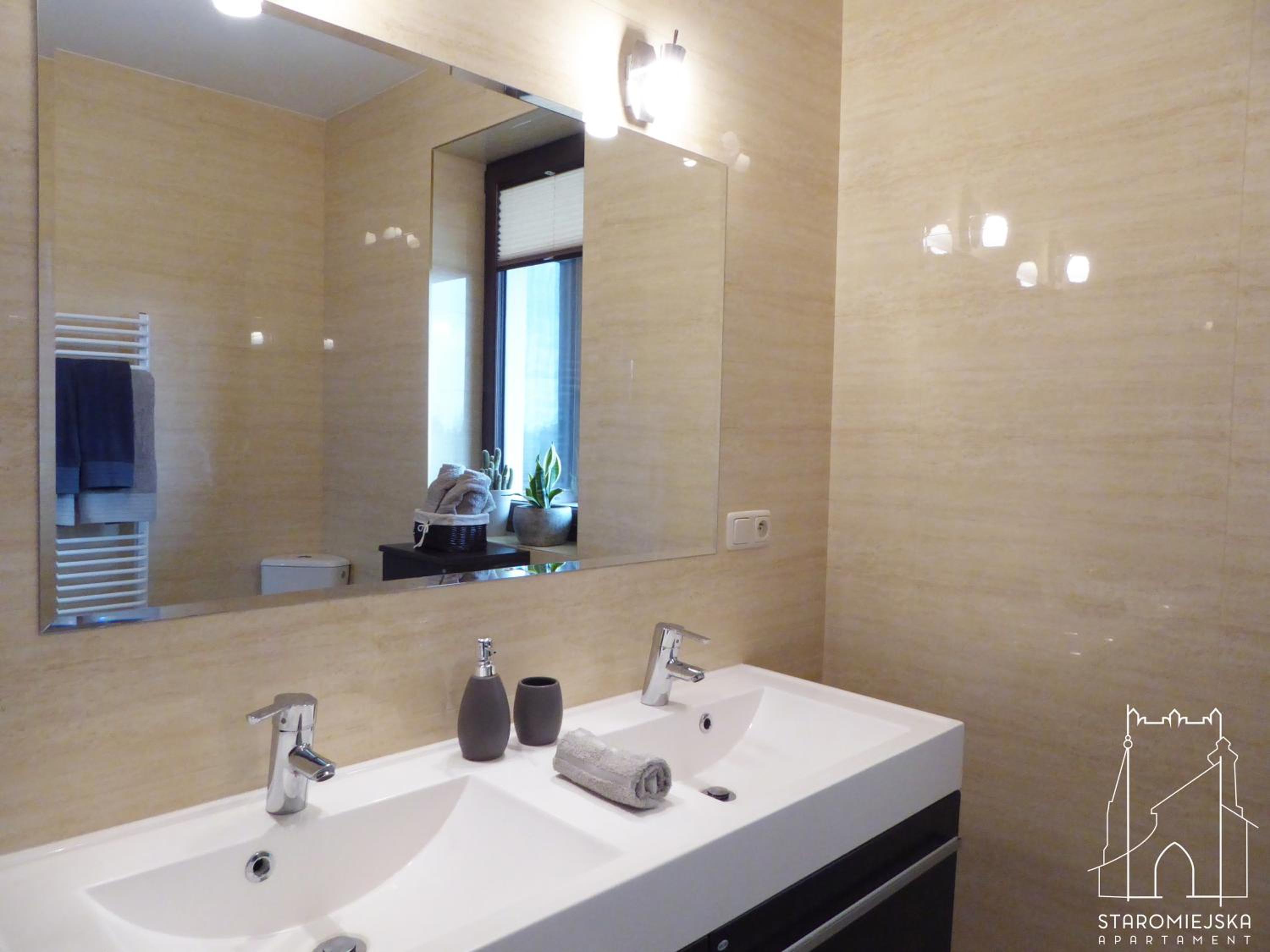 Queen Suite photo 3