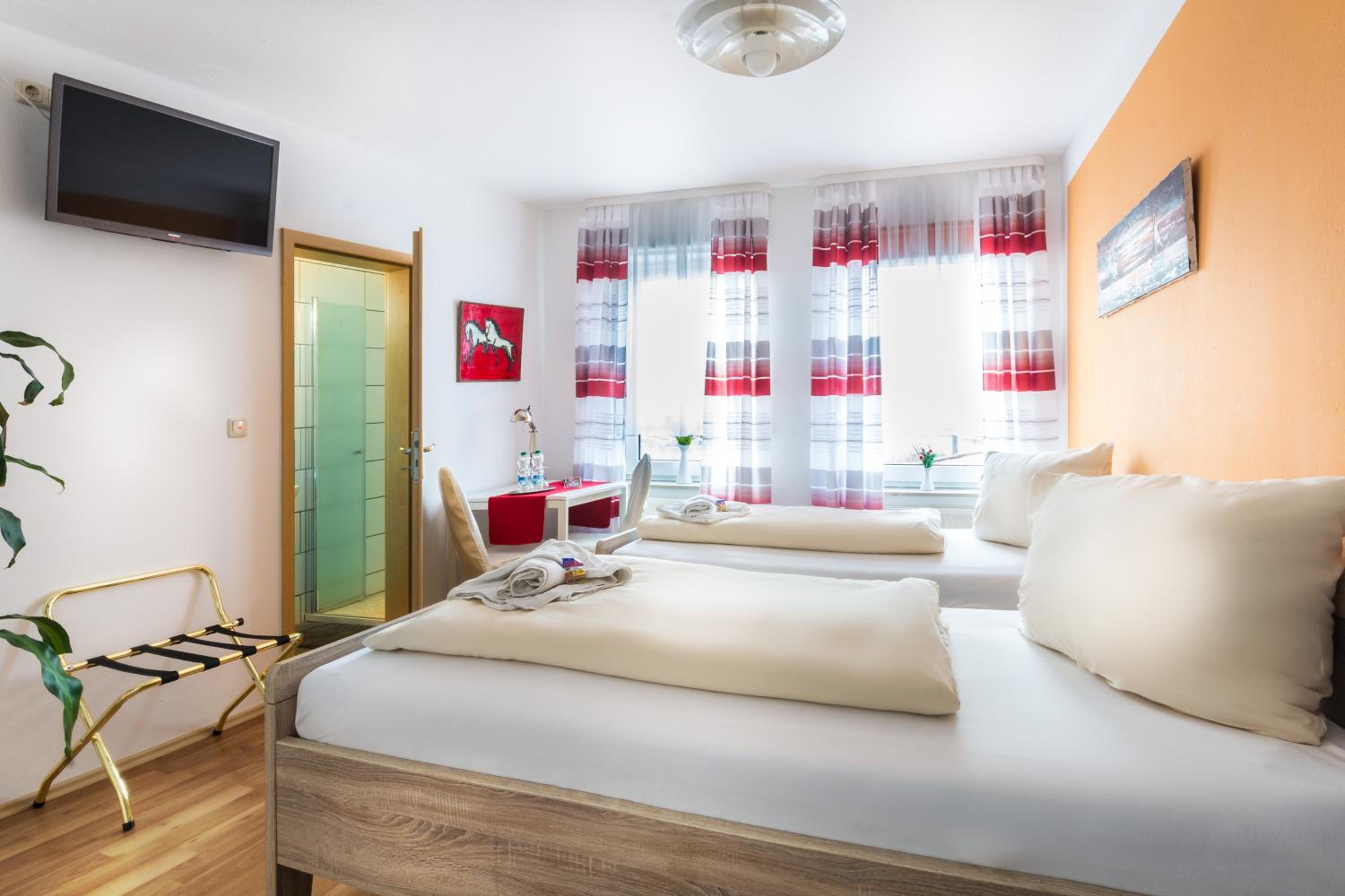 Twin Room - Photo 15