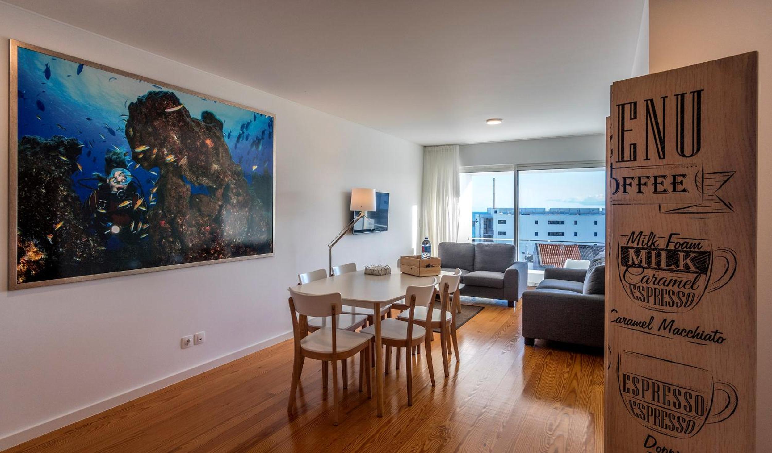 Apartment with Sea View - Photo 6