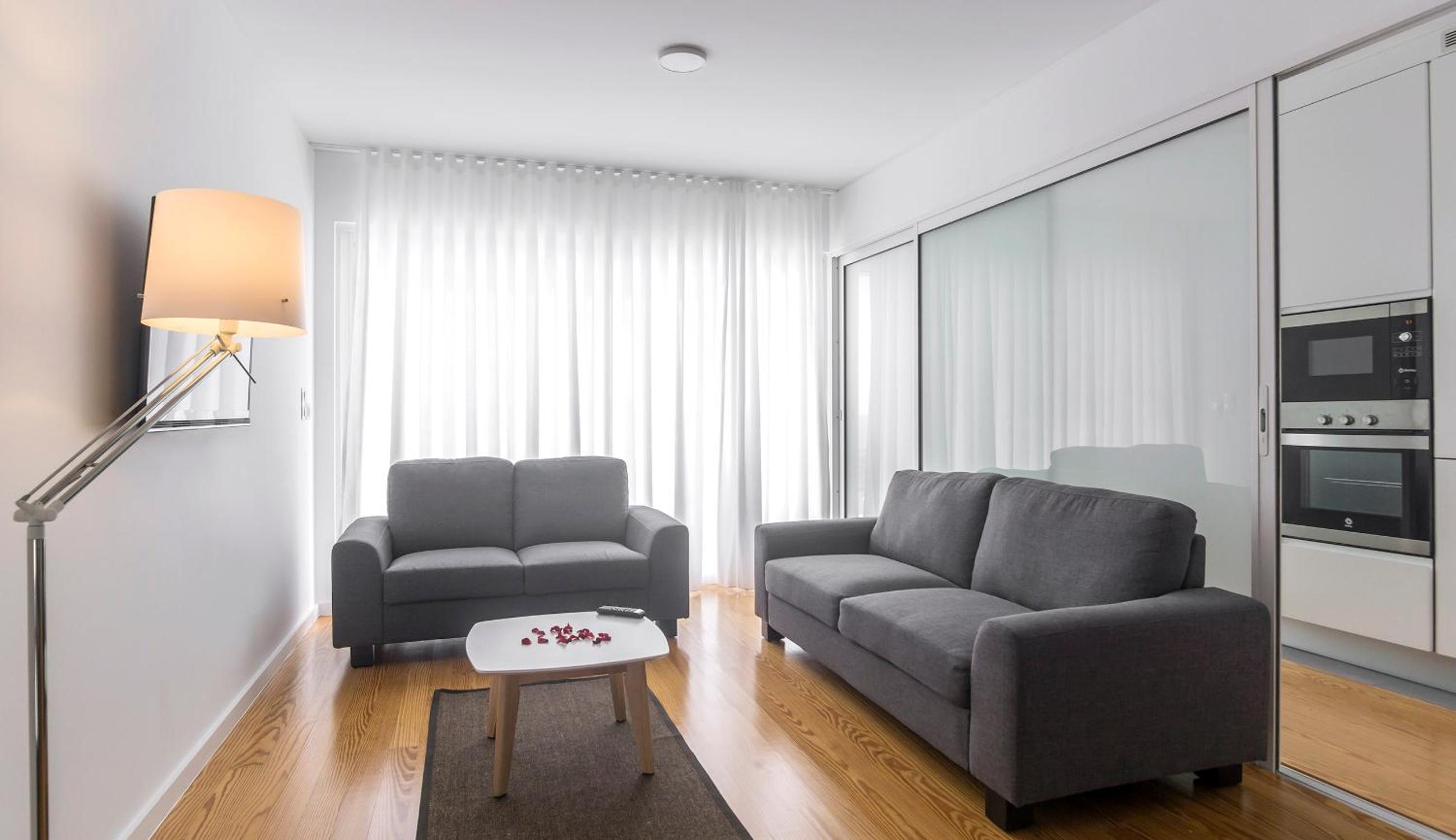 Apartment with Sea View - Photo 4