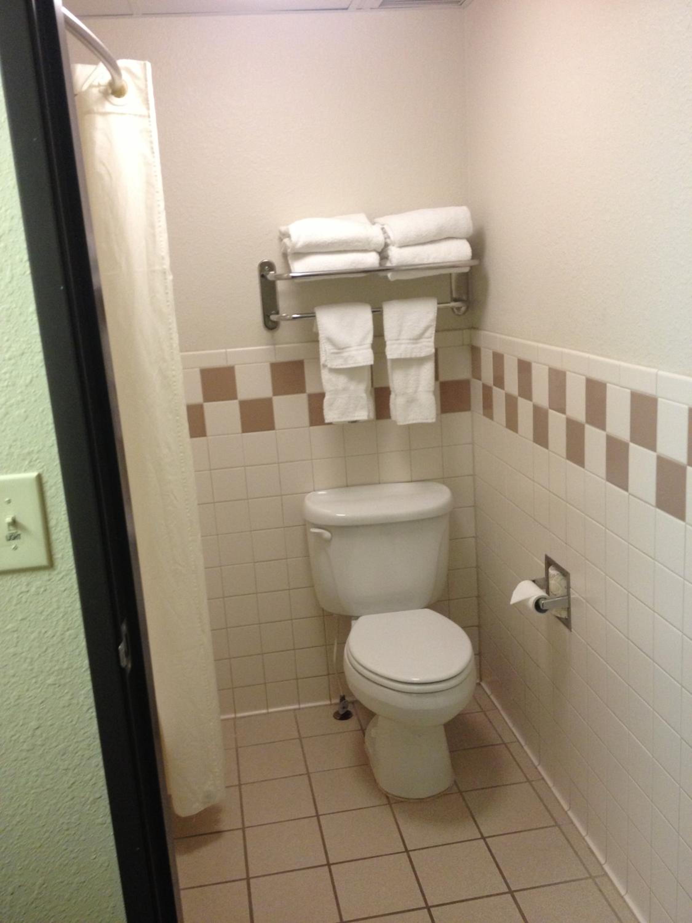 King Room - Non-Smoking - Photo 3