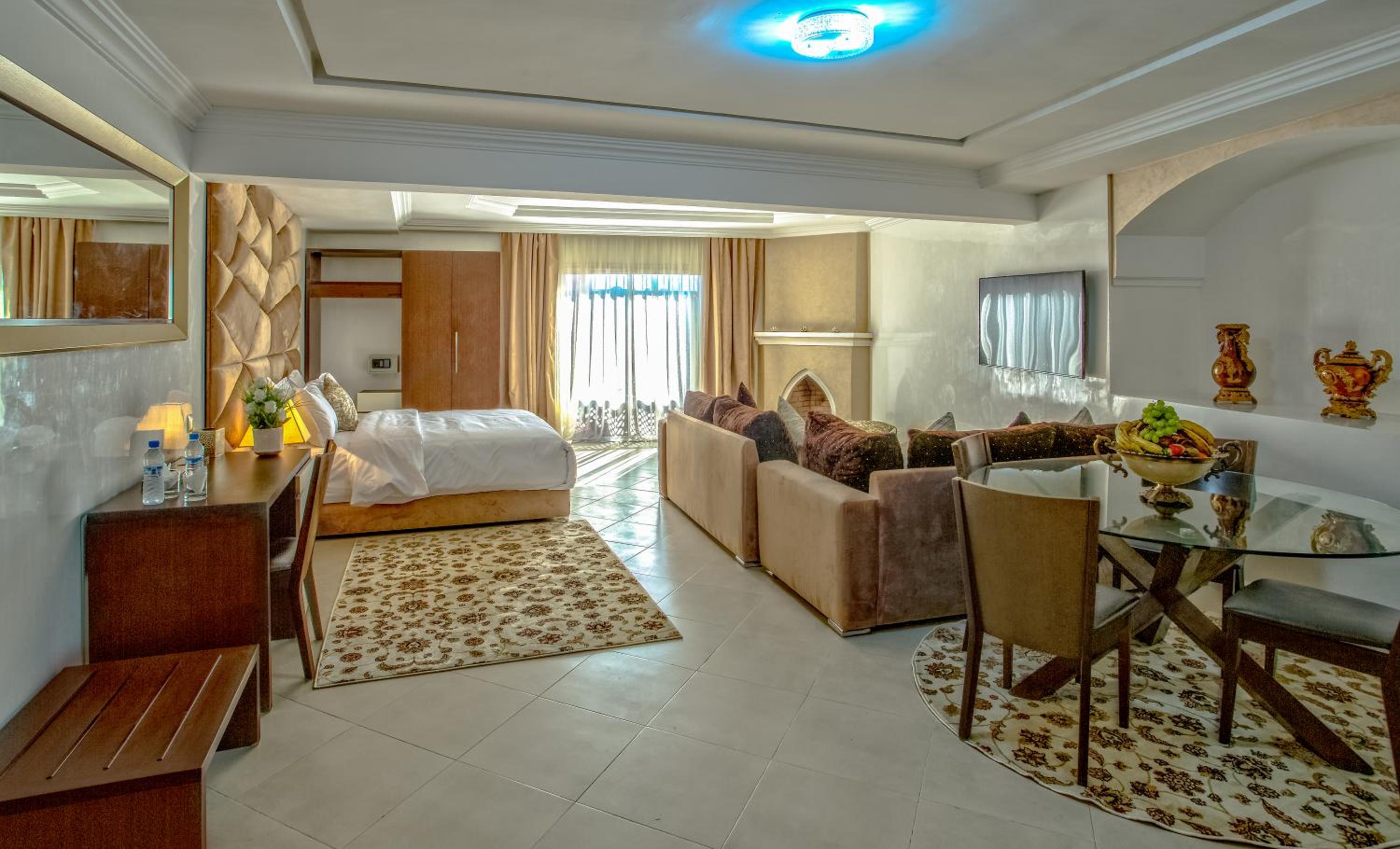 Deluxe Suite photo 1