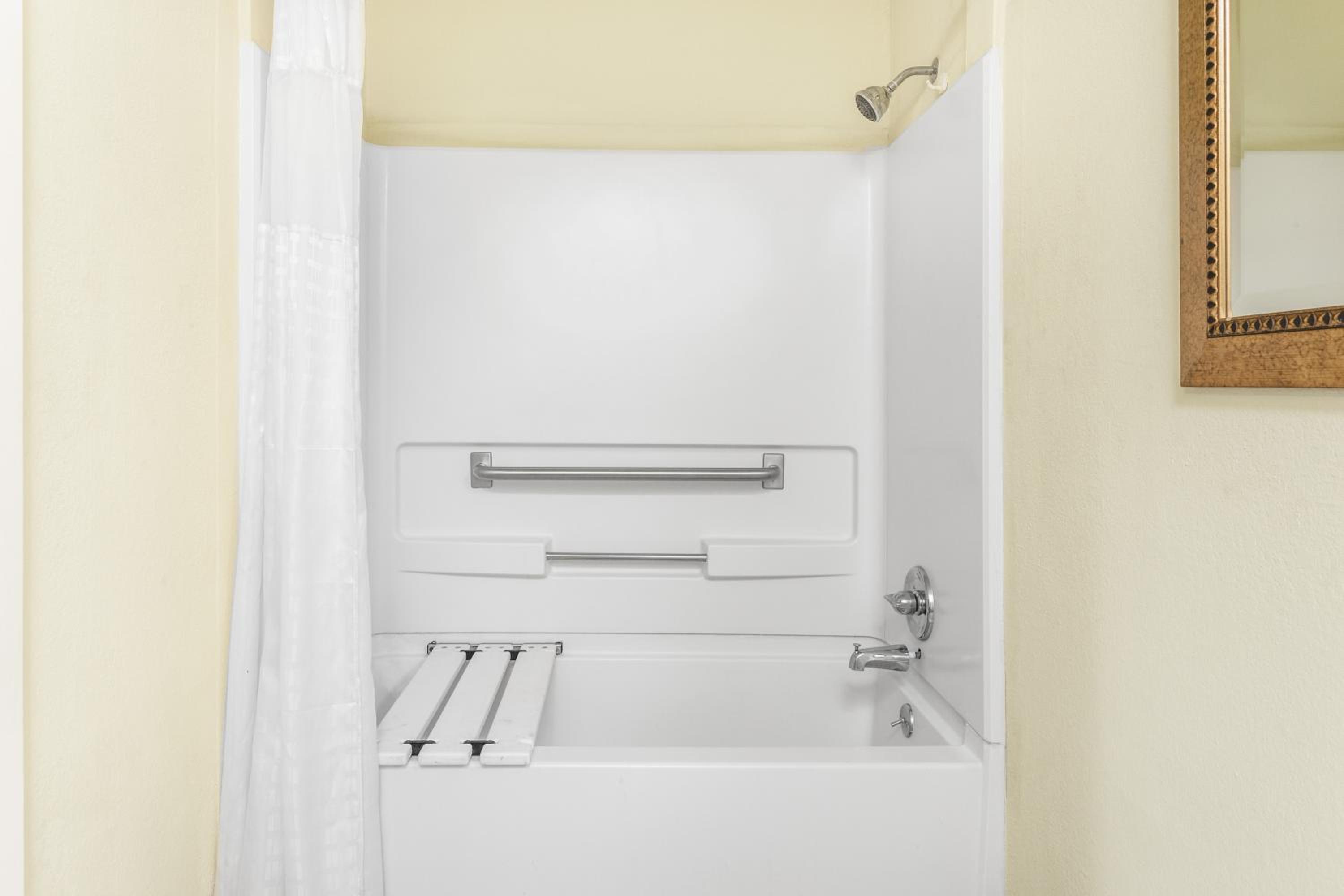 King Room - Mobility Access/Non-Smoking - Photo 3