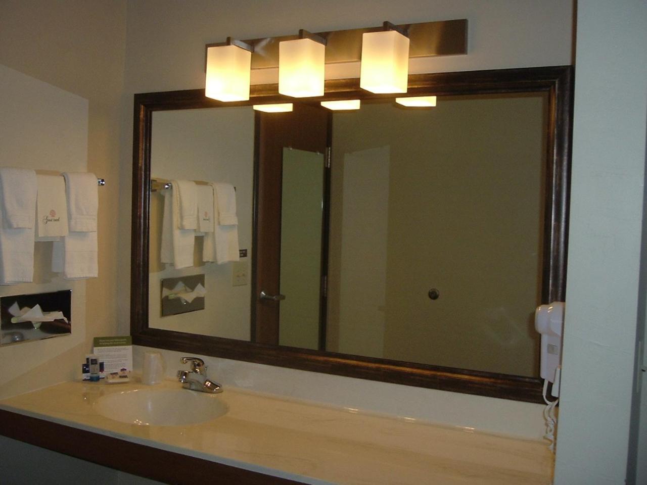 King Room - Non-Smoking photo 2