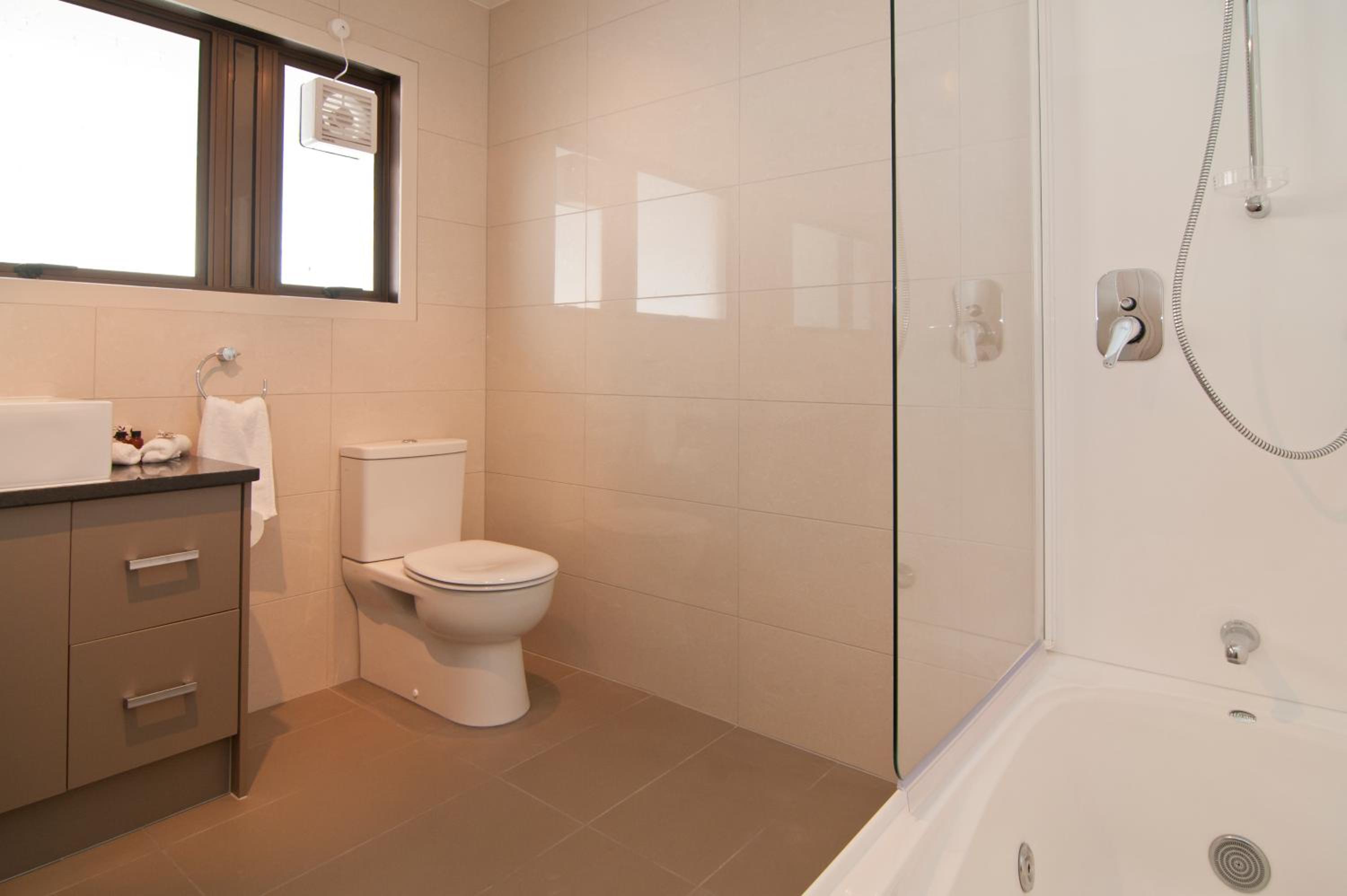 Ground Floor Suite with Jetted Spa Bath photo 2