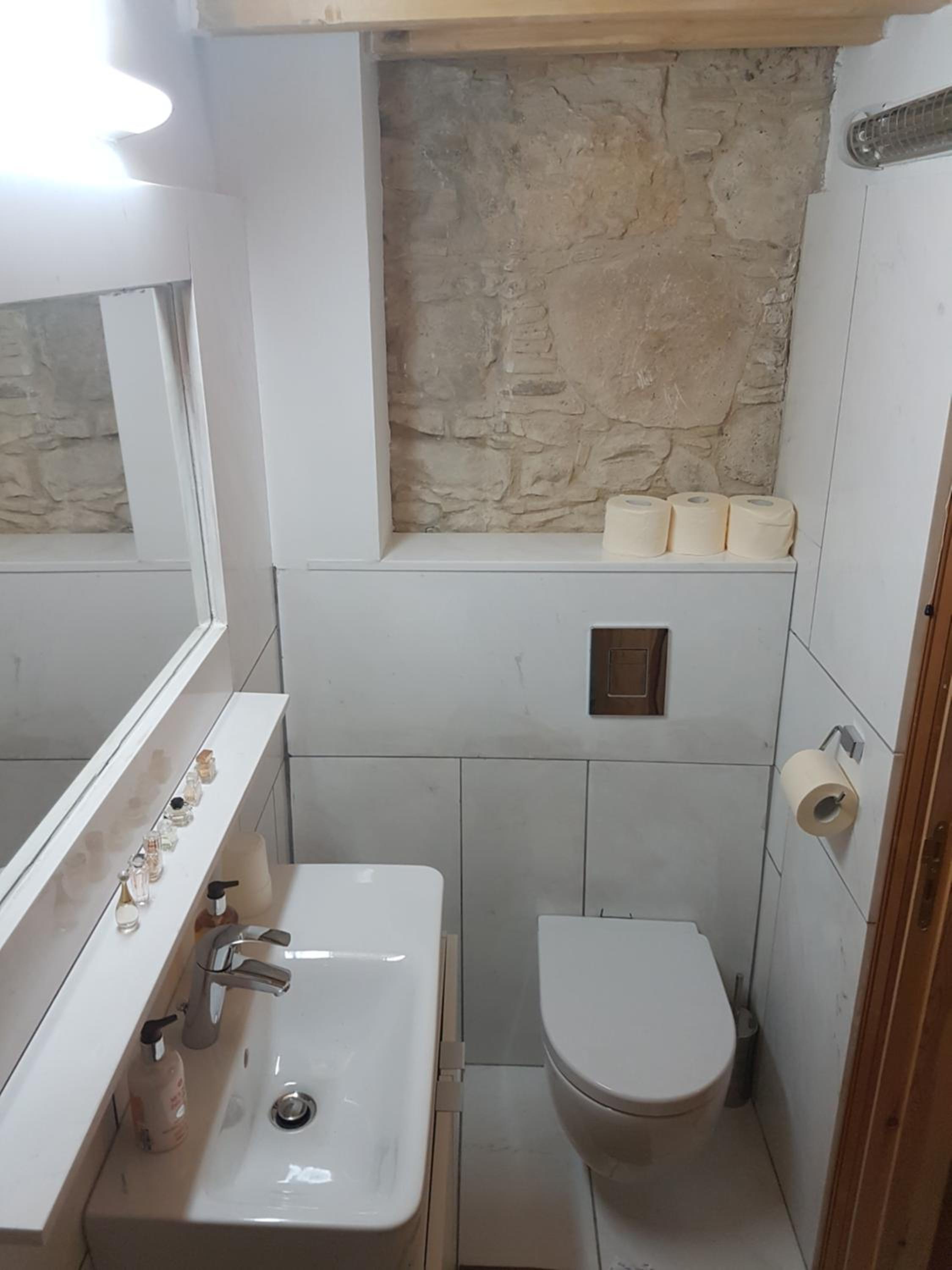 Double Room With Private Bathroom photo 2