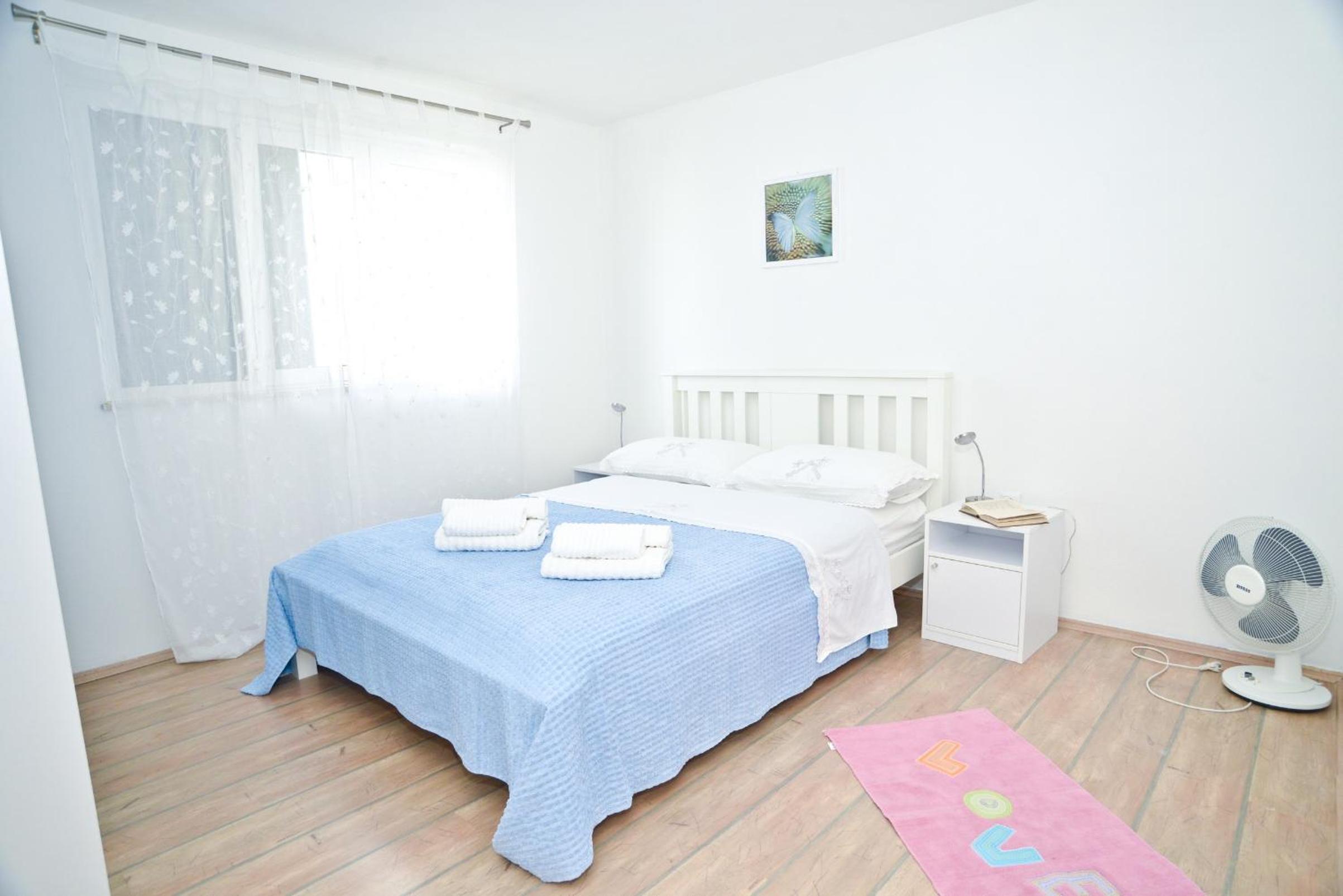 Three Bedroom Apartment With Terrace And Sea View