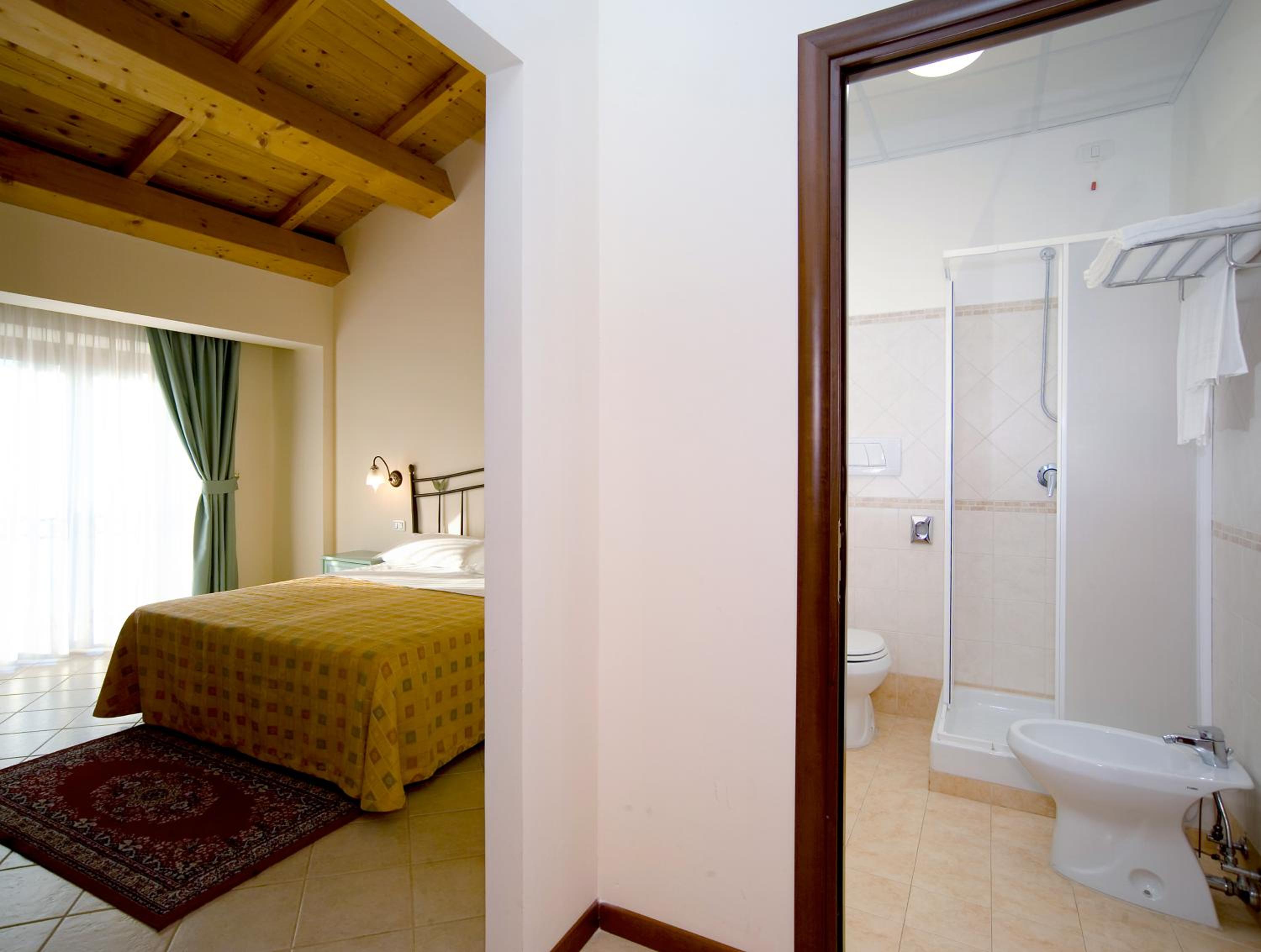 Double Room - Photo 11