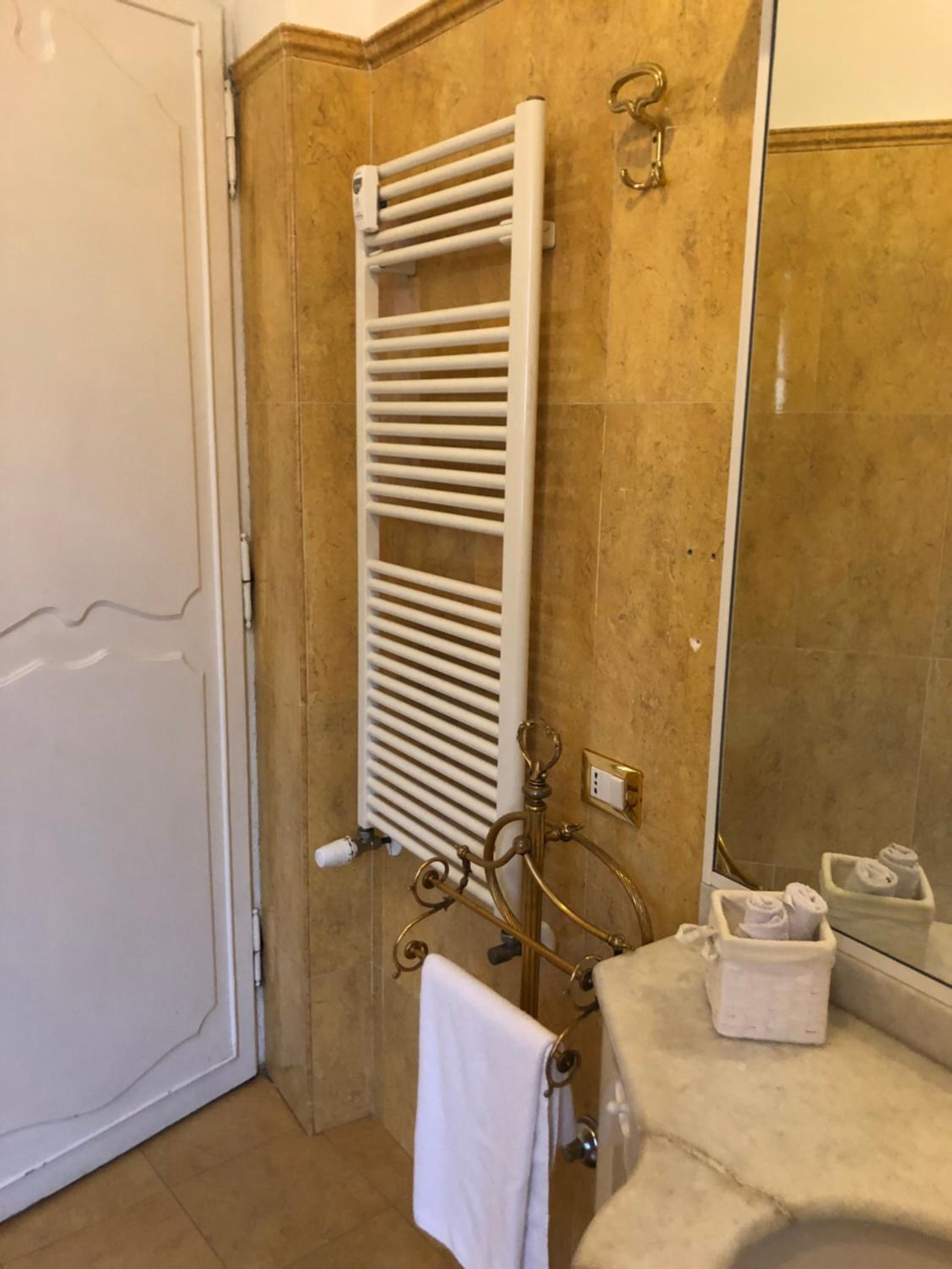 Twin Room with Shared Bathroom photo 3