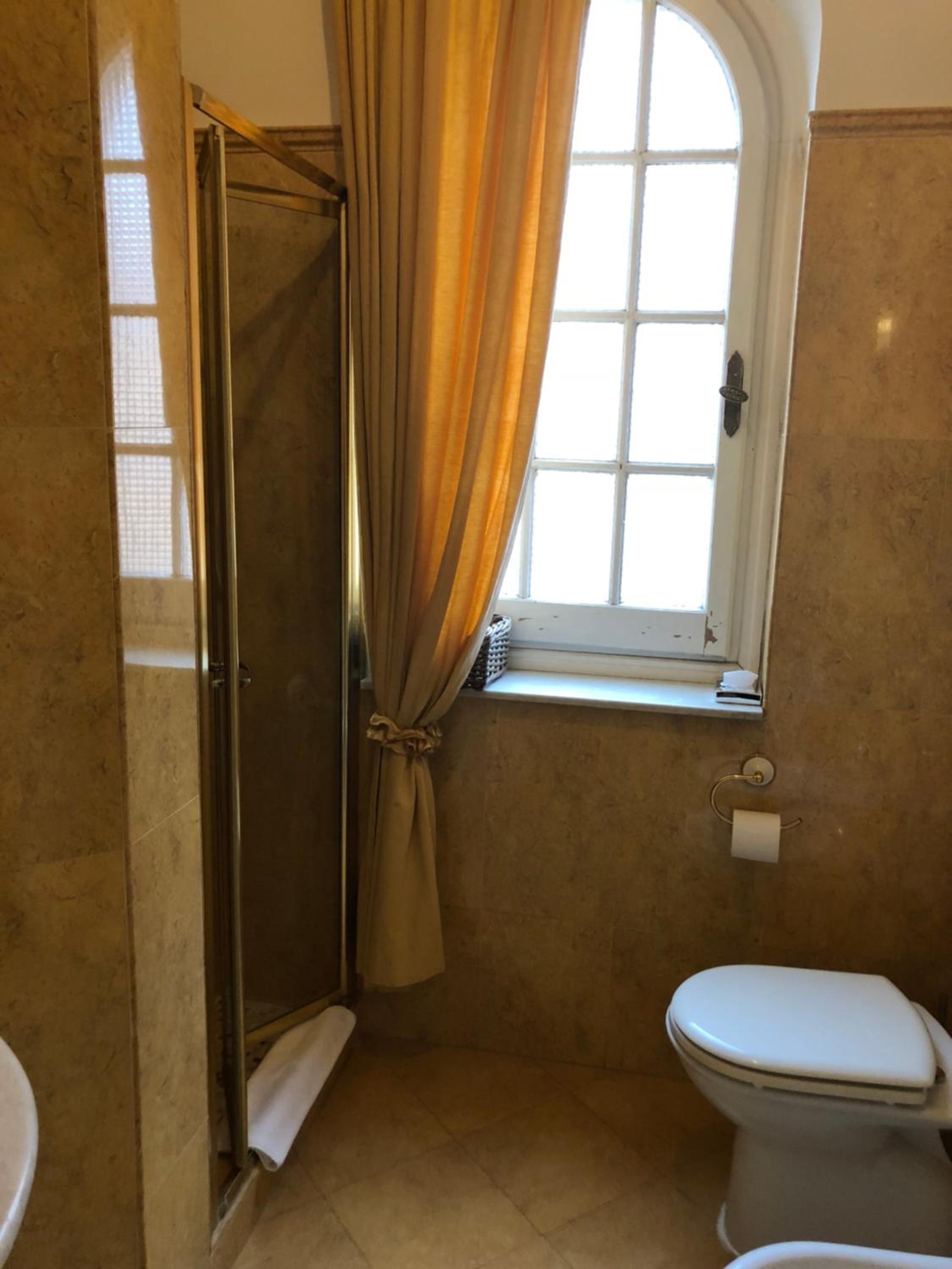 Twin Room with Shared Bathroom photo 2