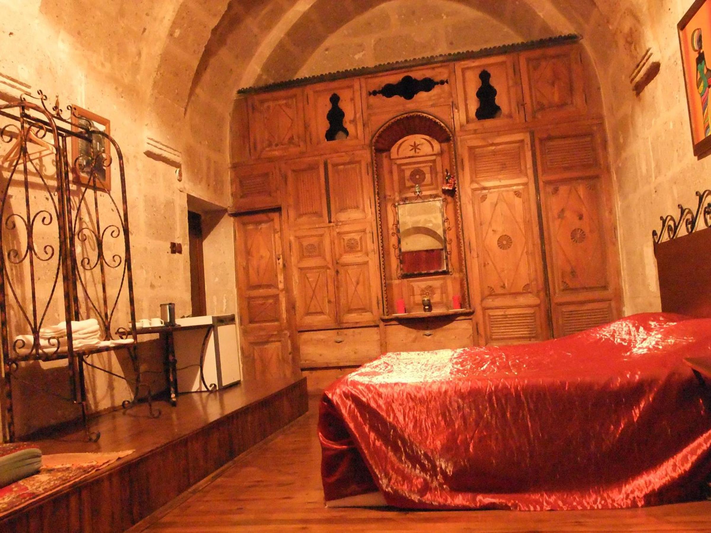 Deluxe Double or Twin Cave Room - Photo 3