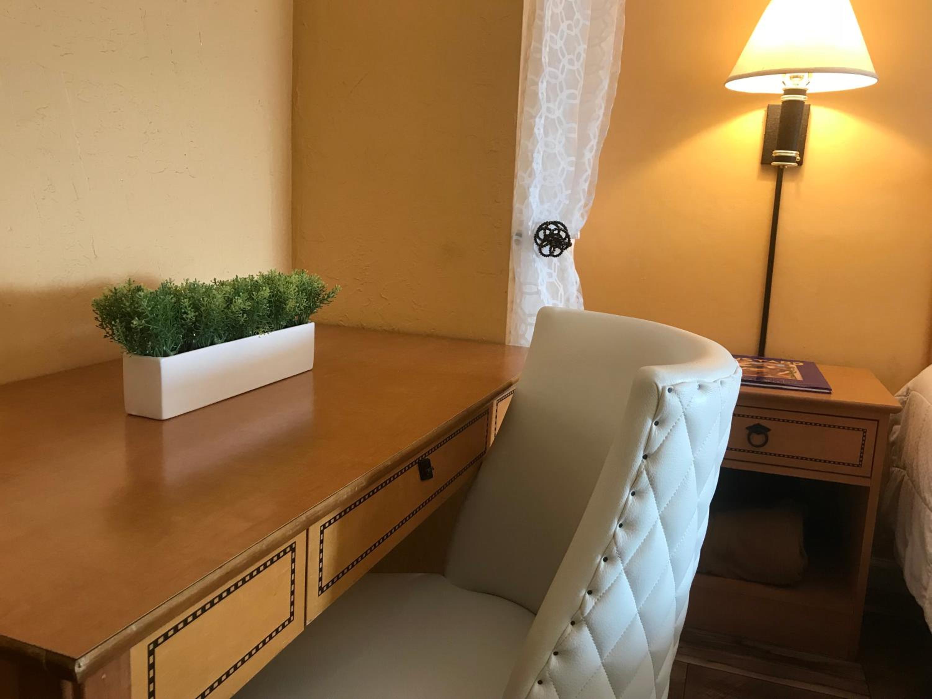 Queen Room - Photo 6
