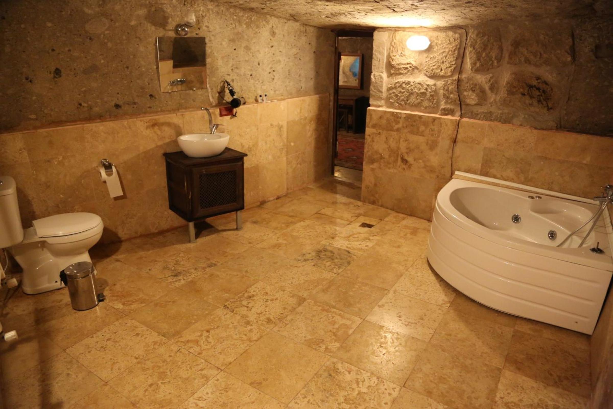 Deluxe Double or Twin Cave Room - Photo 7