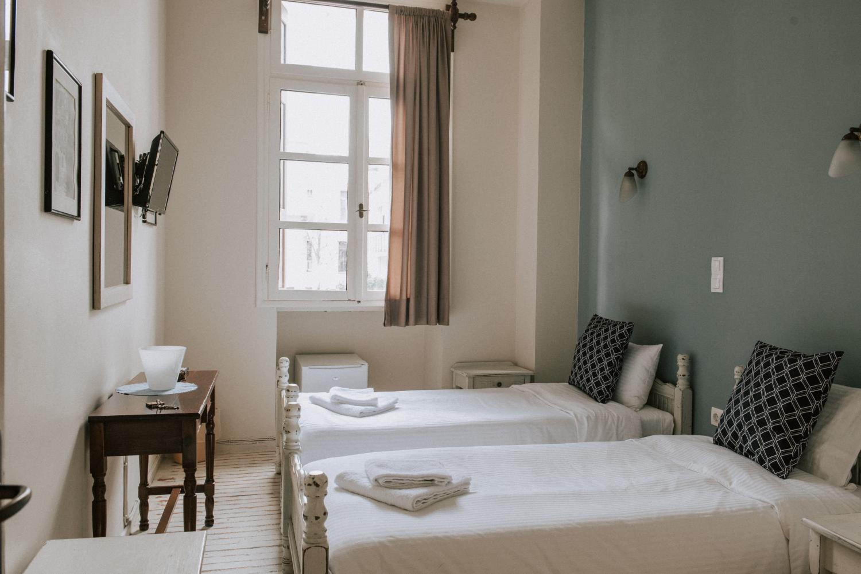 Twin Room with Private Bathroom photo 3