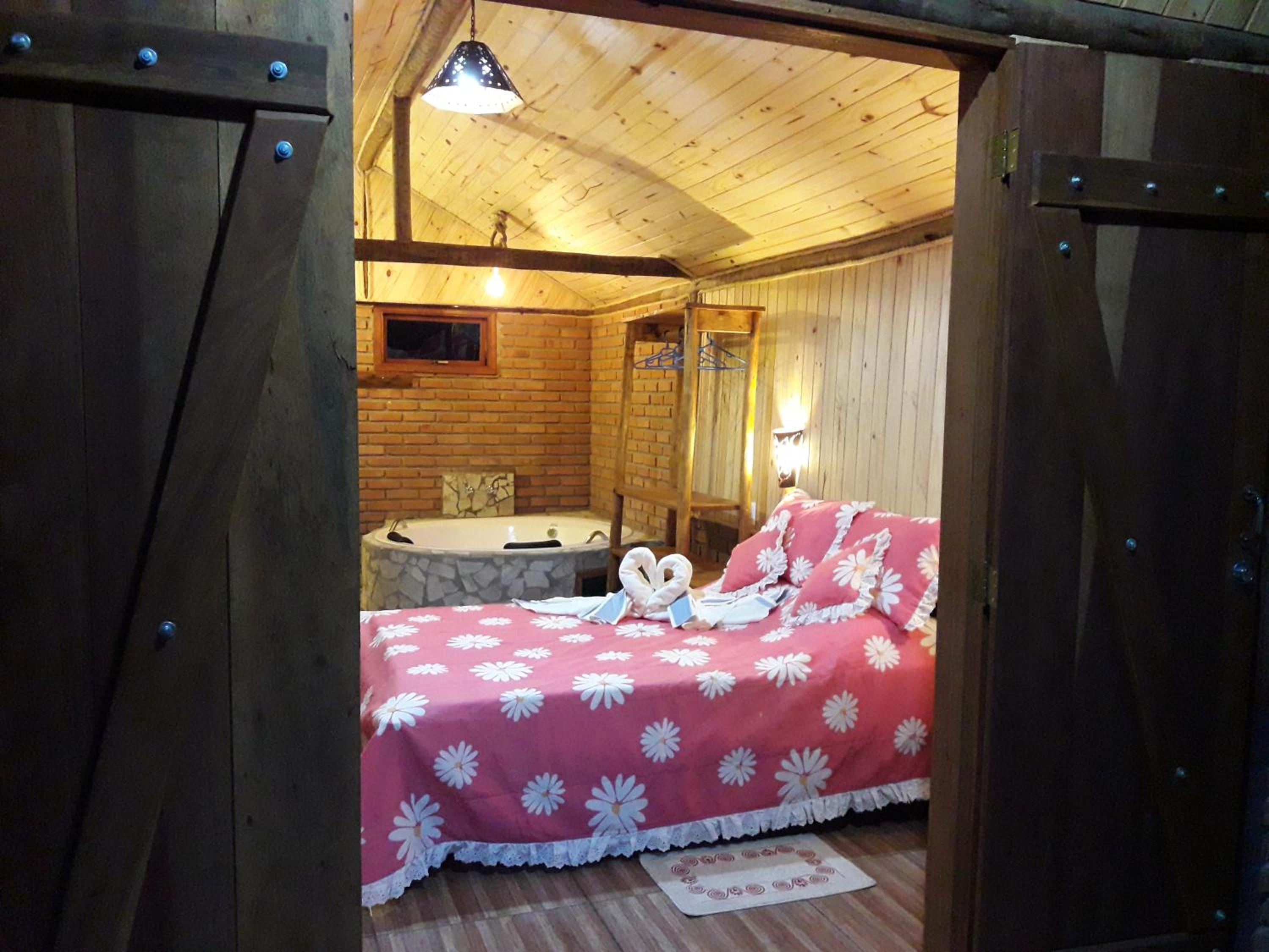Chalet with Spa Bath photo 2