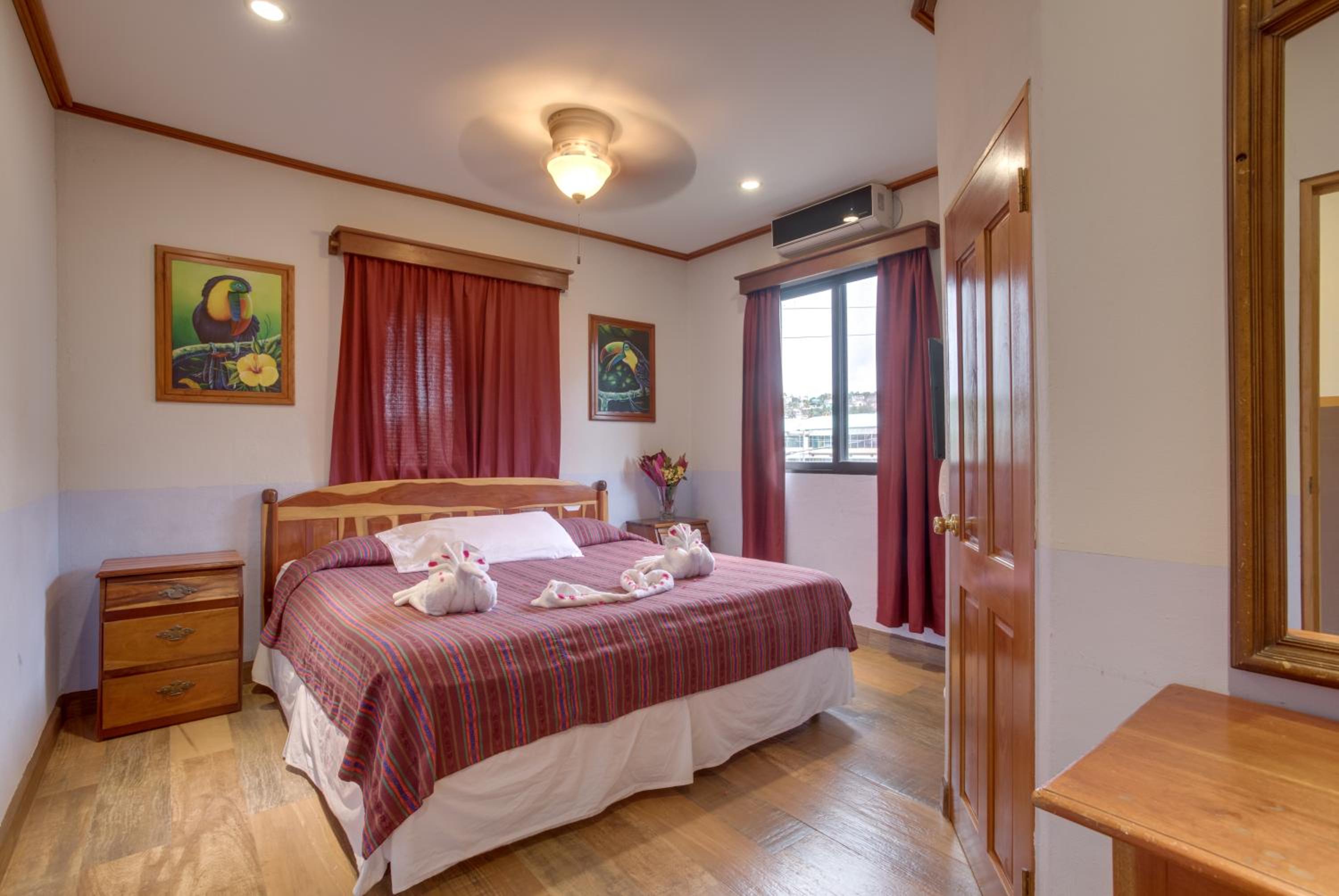 Deluxe King Room photo 1