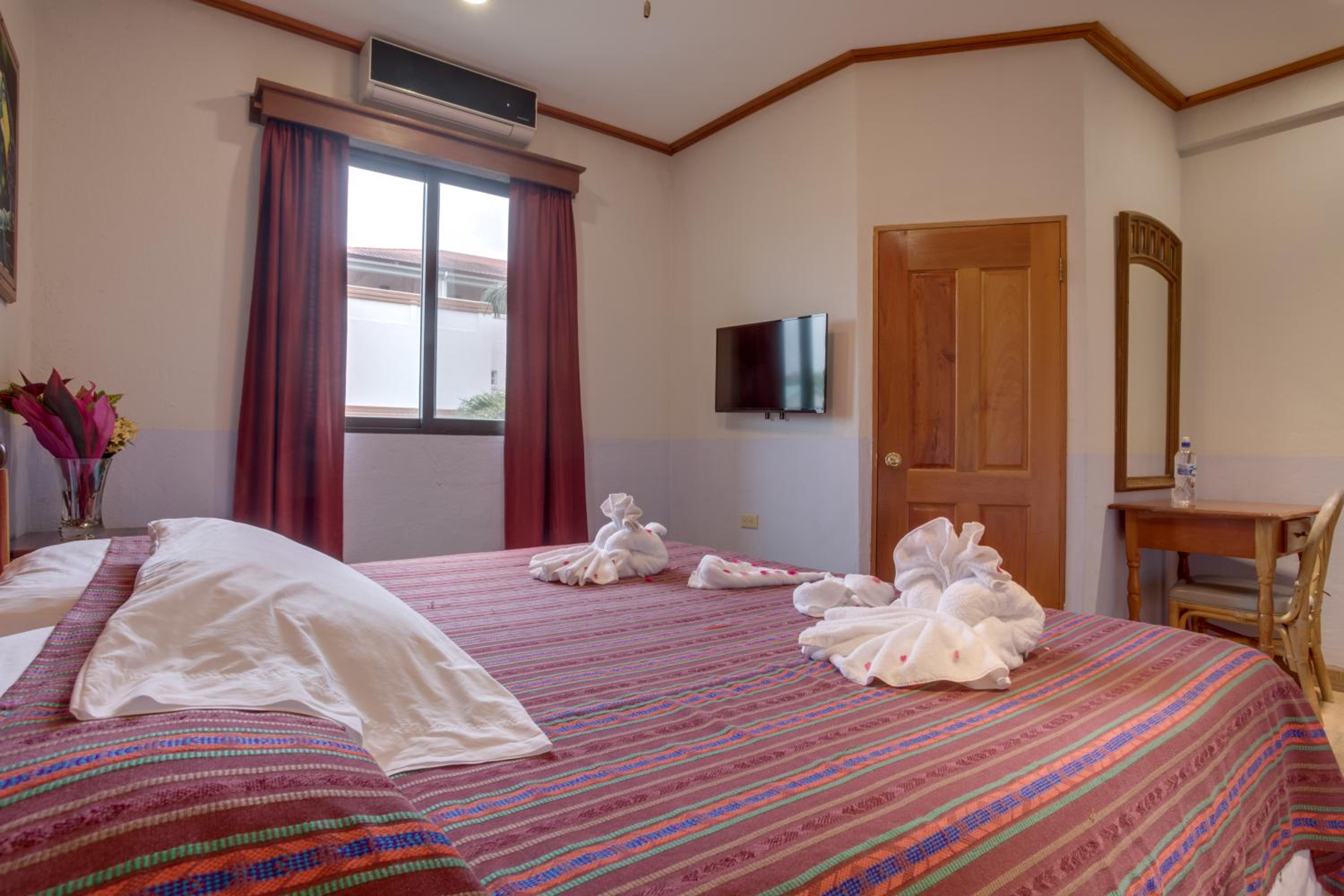 Deluxe King Room photo 2