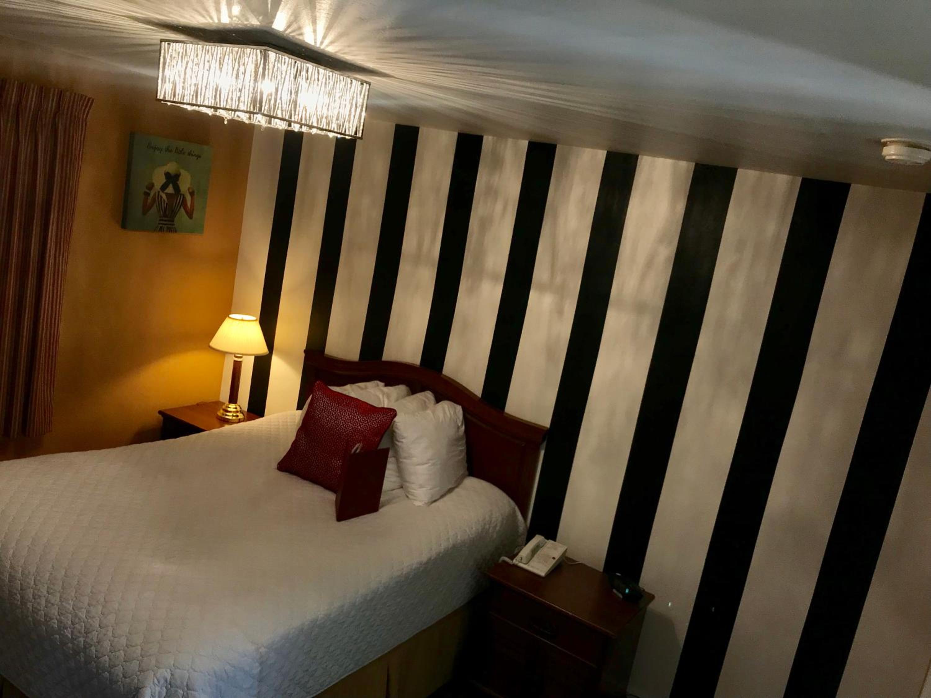Queen Room - Photo 9