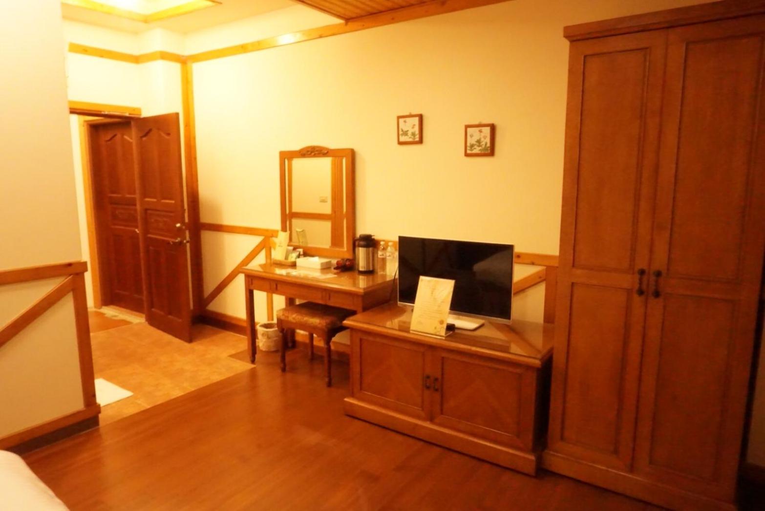 Budget Double Room photo 3