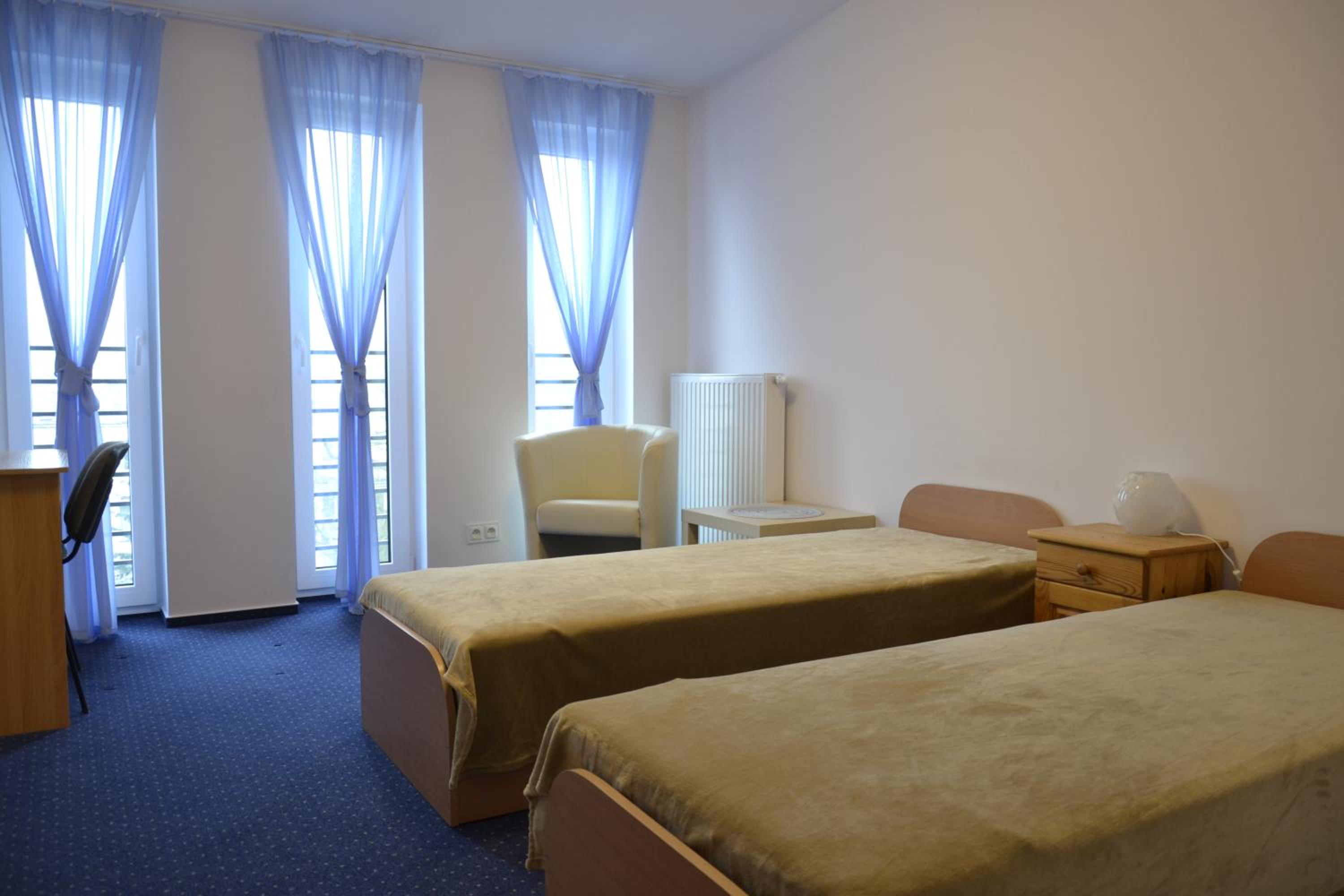 Twin Room with Private Bathroom - Photo 1