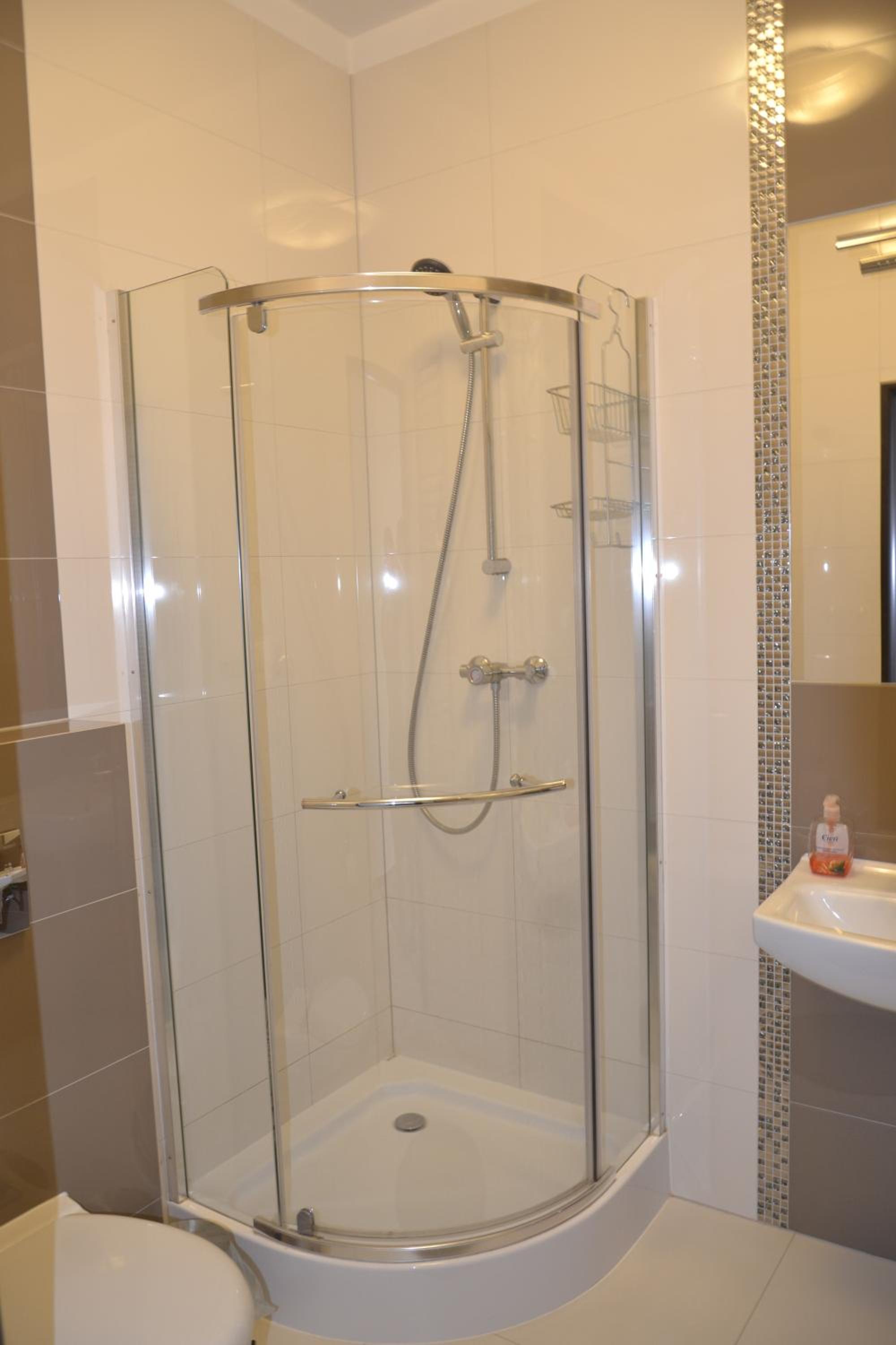 Double Room with Private Bathroom - Photo 2