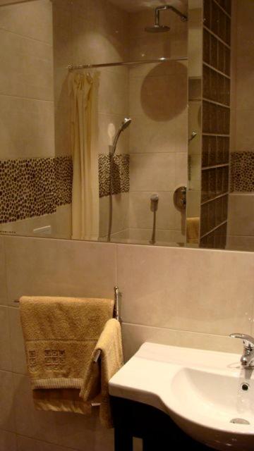 Two-Bedroom Apartment - Photo 3