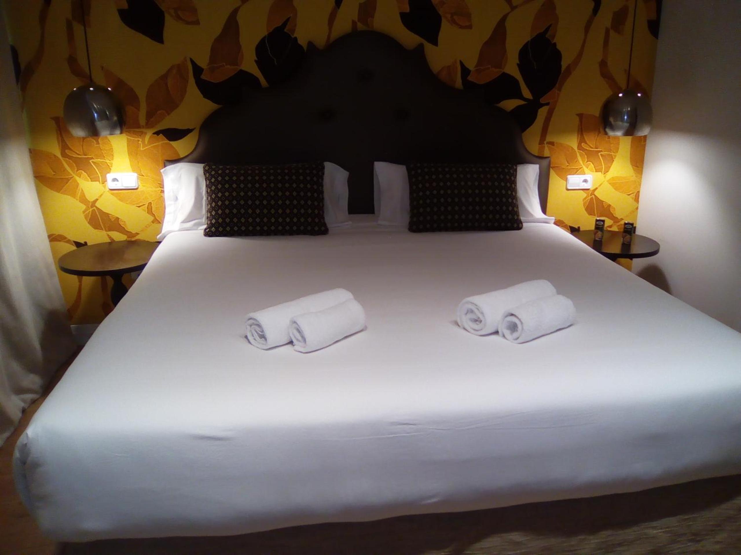 Double or Twin Room - Photo 9