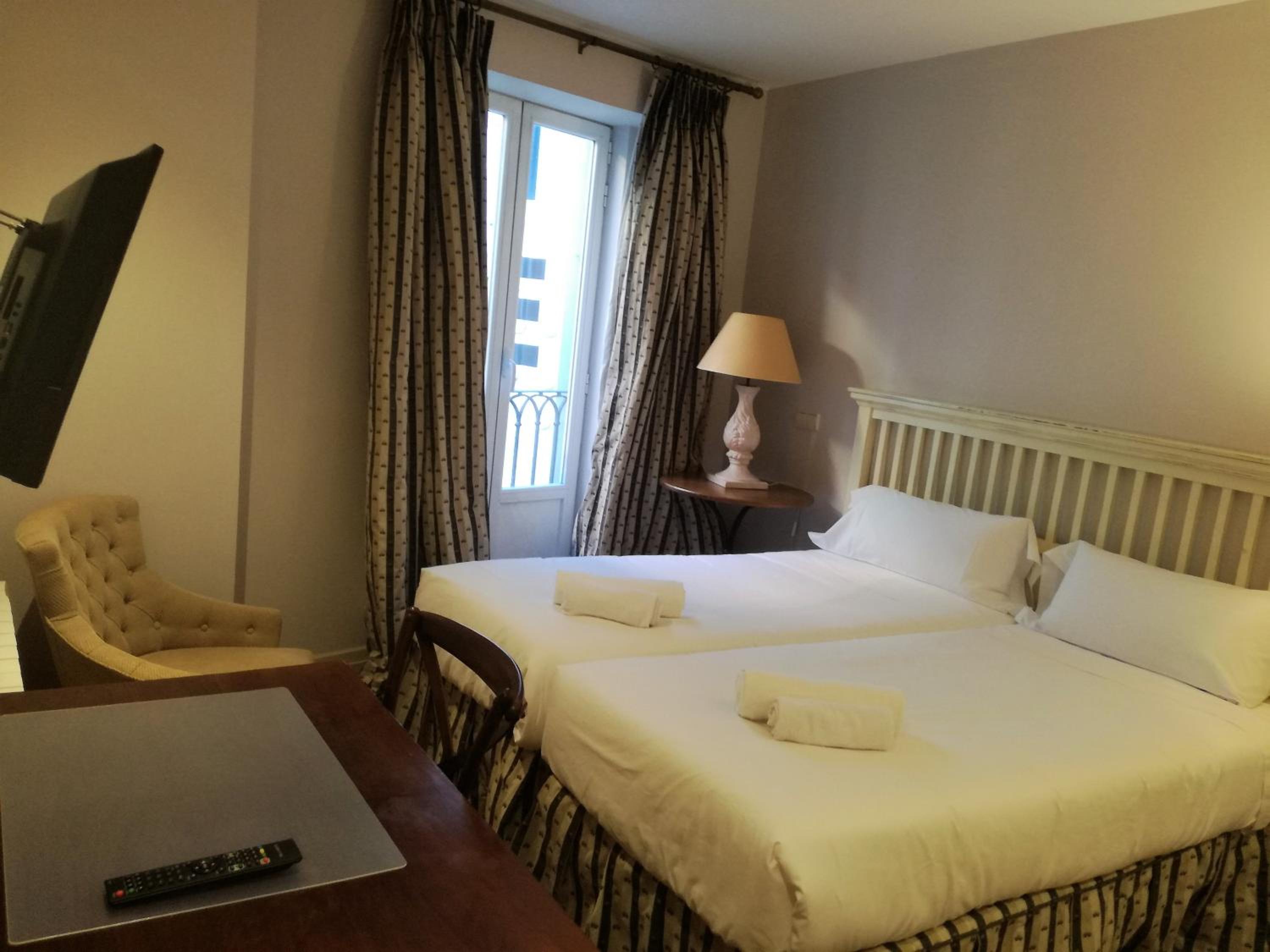 Double or Twin Room - Photo 14
