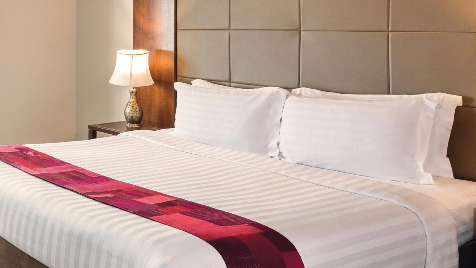 Premium King Room - Photo 7