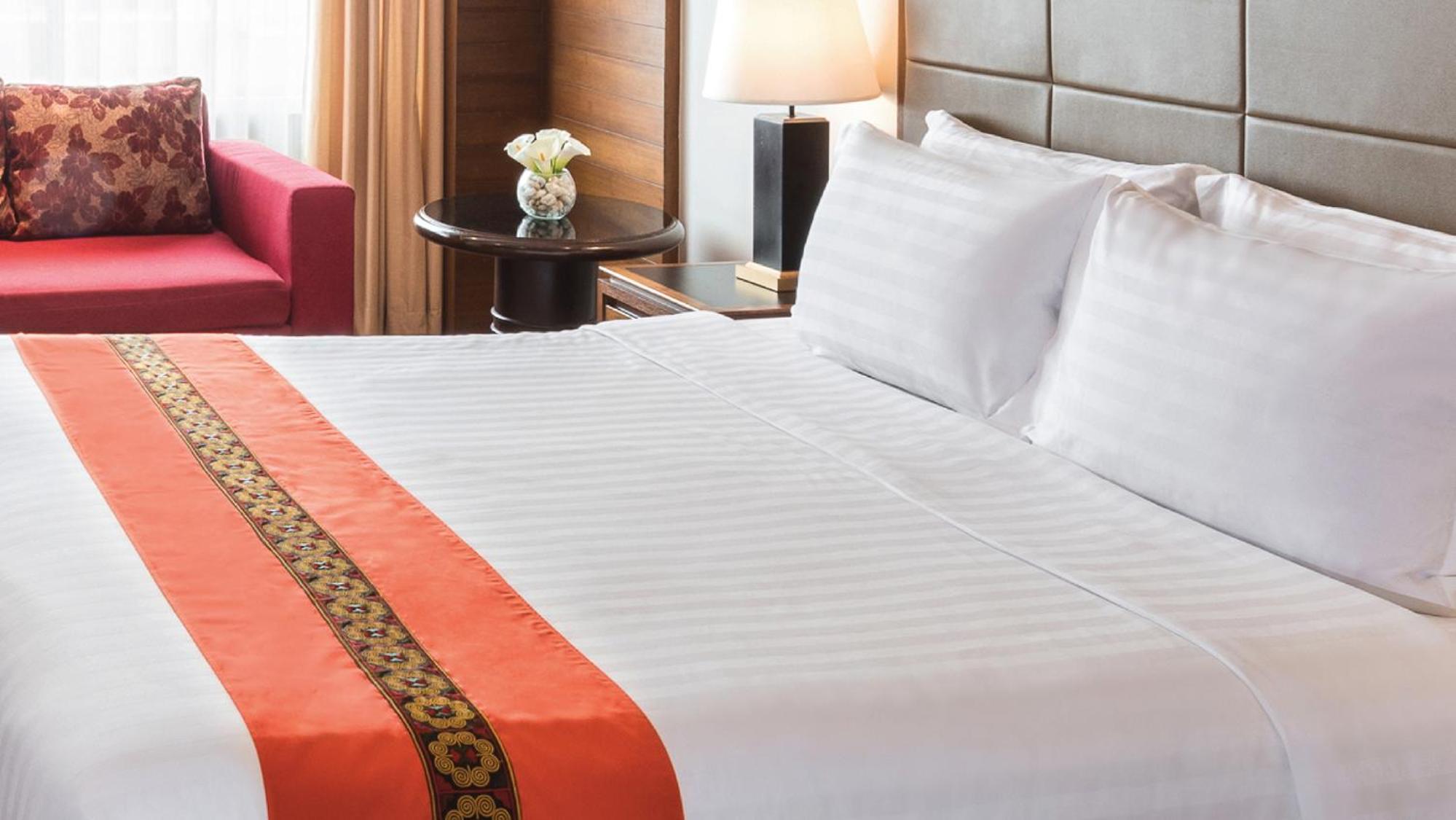 Deluxe King Room - Photo 8