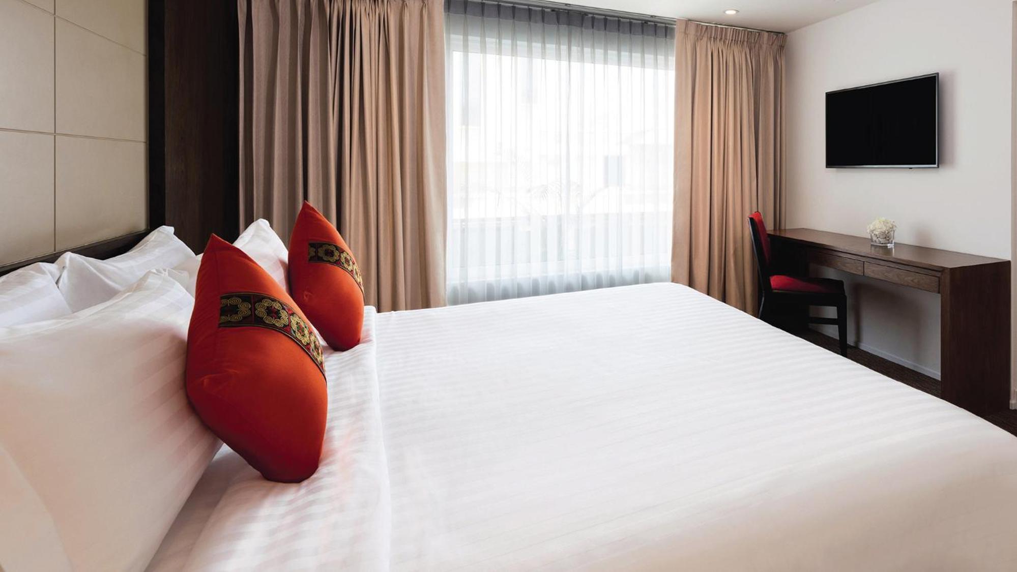 Deluxe King Room - Photo 6