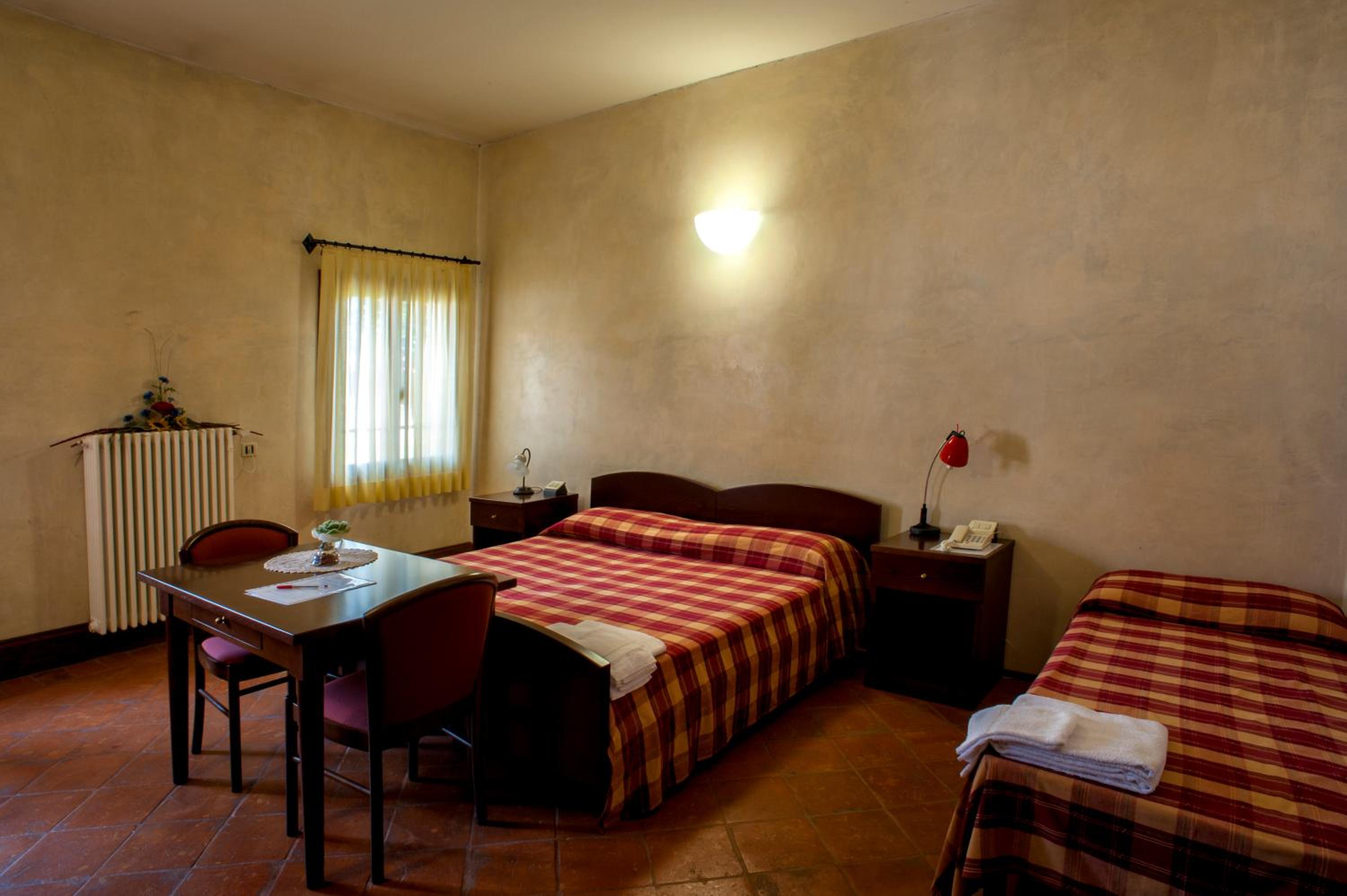 Triple Room with Shared Bathroom photo 2