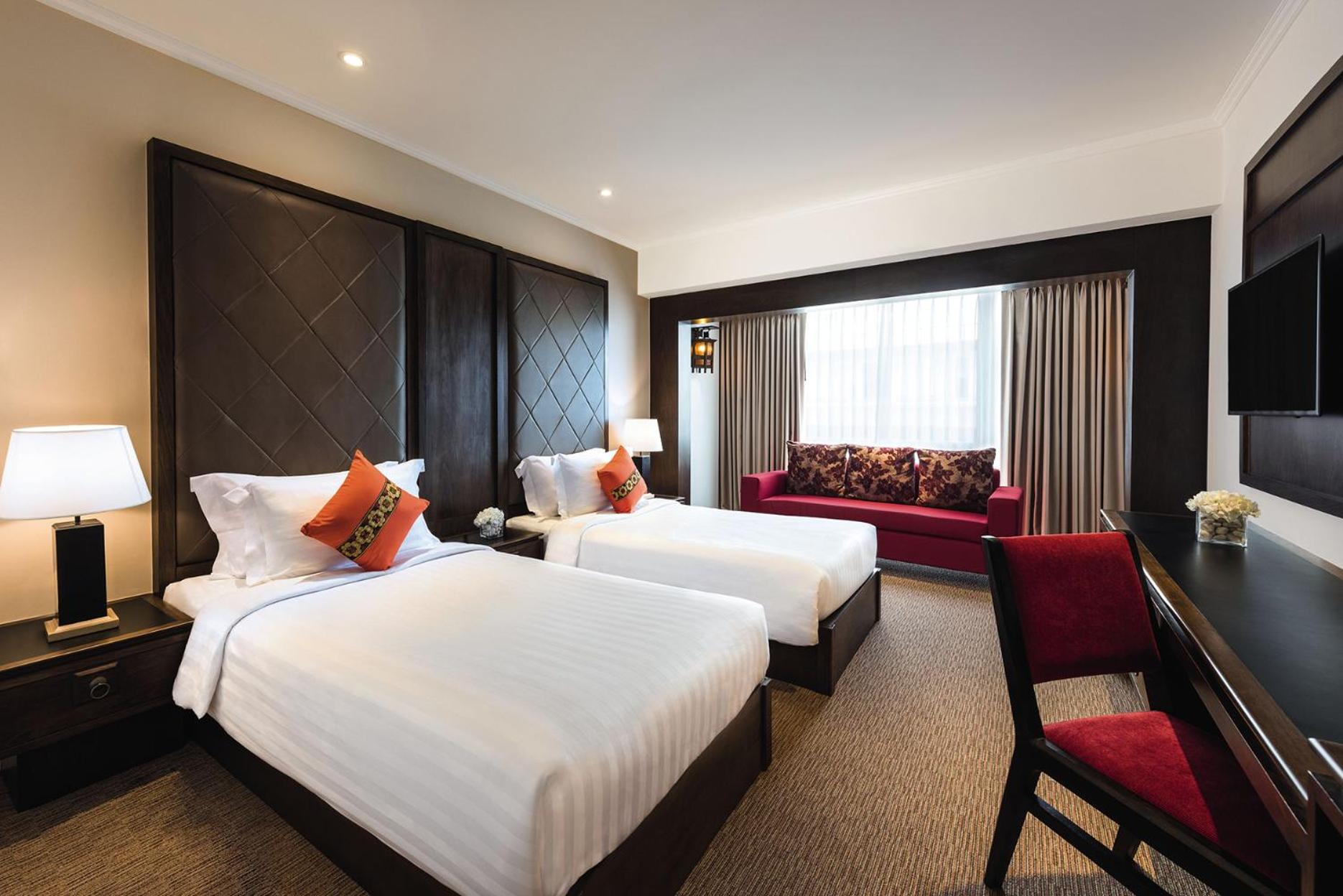 Deluxe King Room - Photo 7