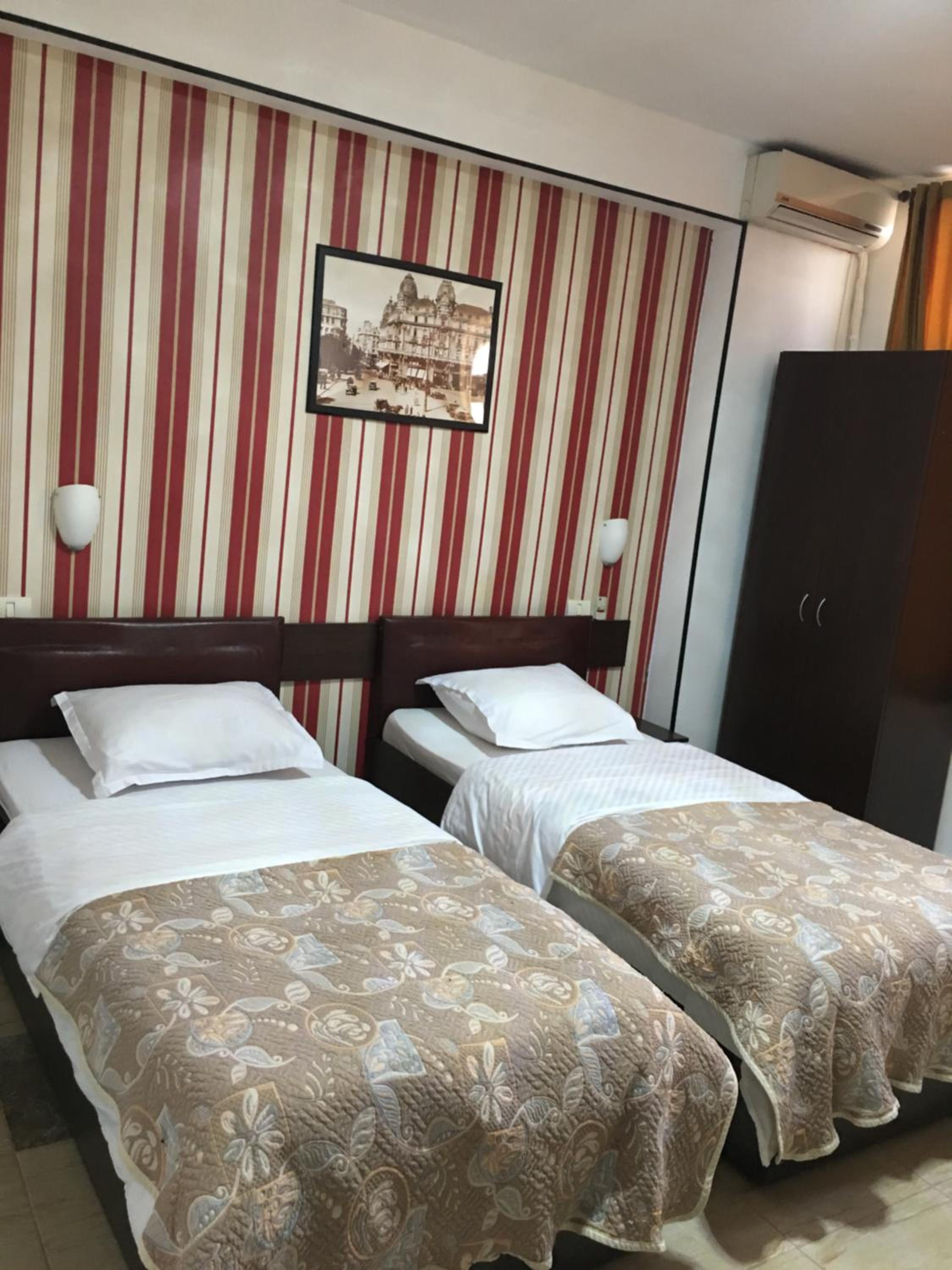Standard Double/Twin Room - Photo 9