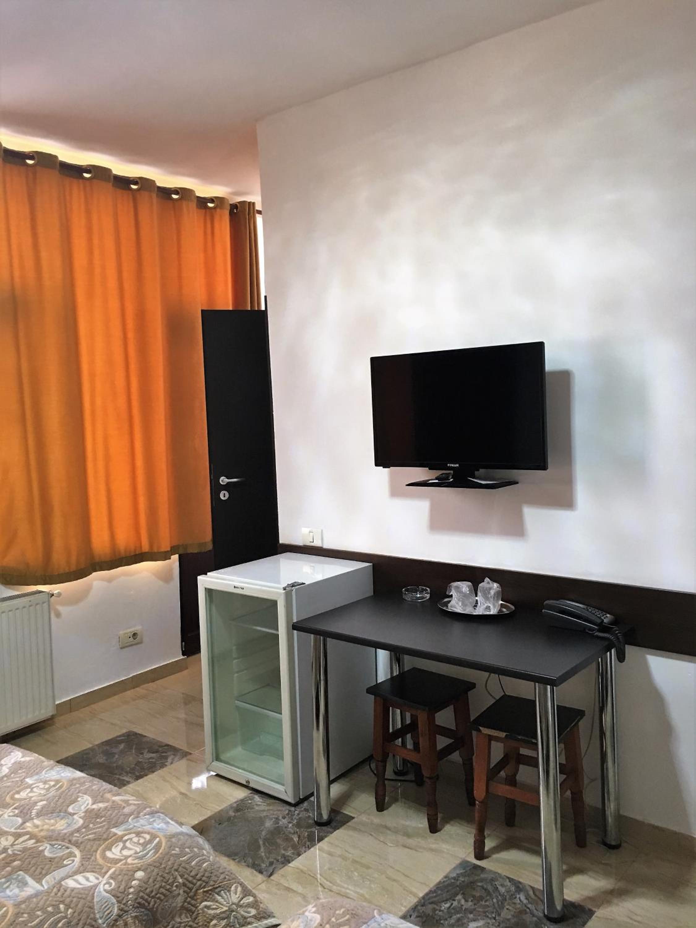 Standard Double/Twin Room - Photo 8