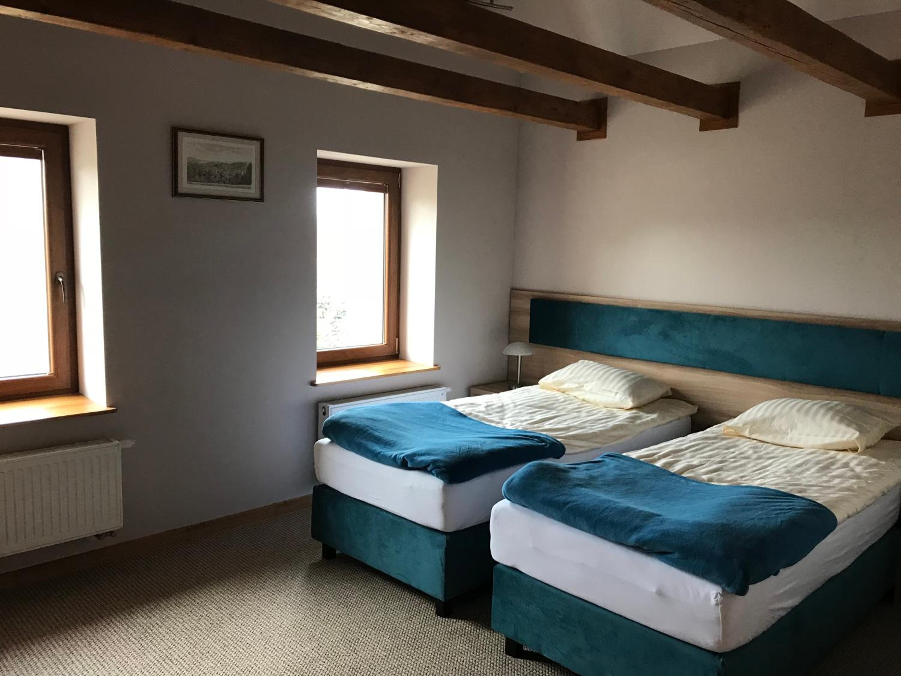 Large Twin Room - Photo 1