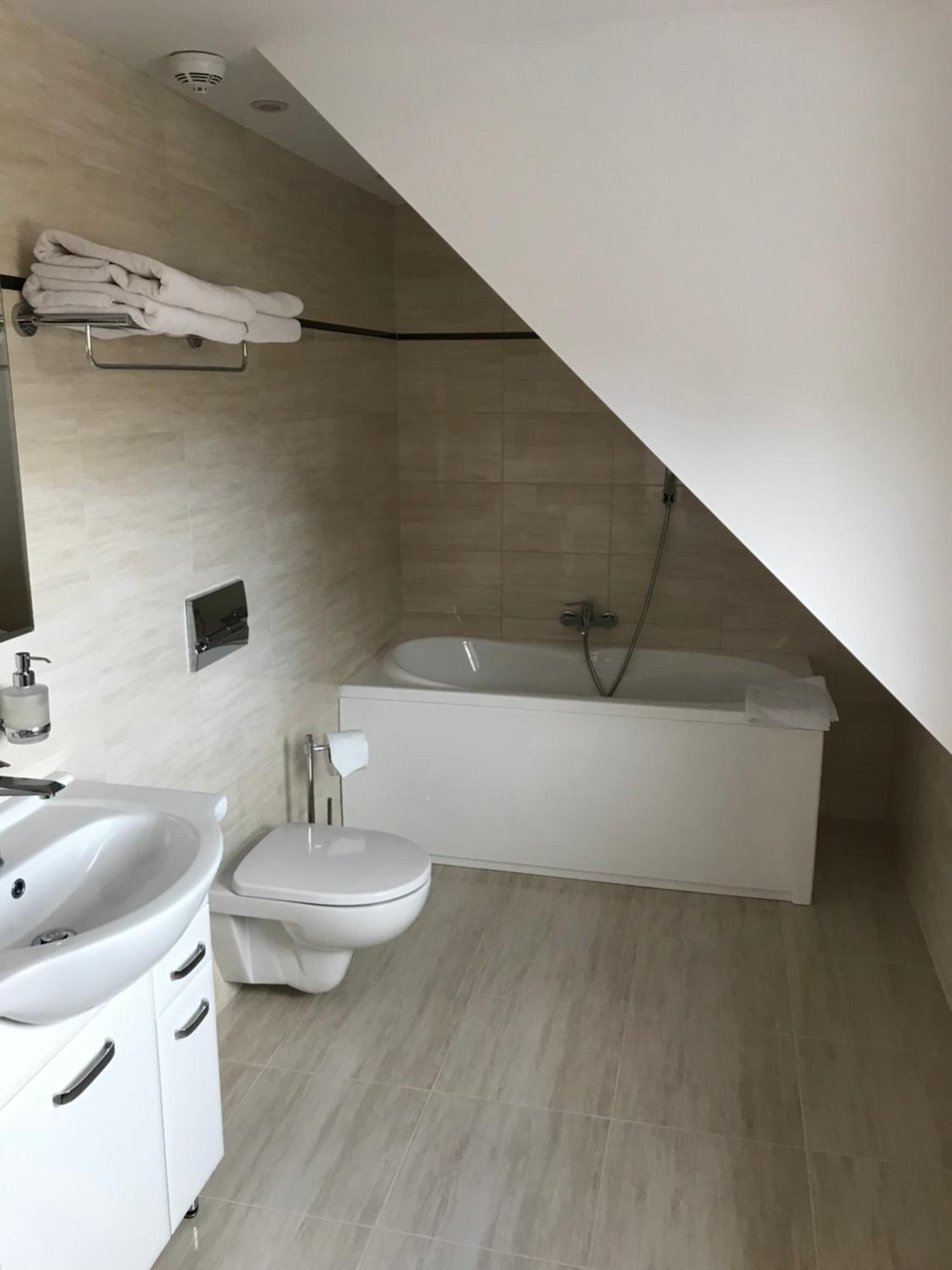 Small Double or Twin Room - Photo 3