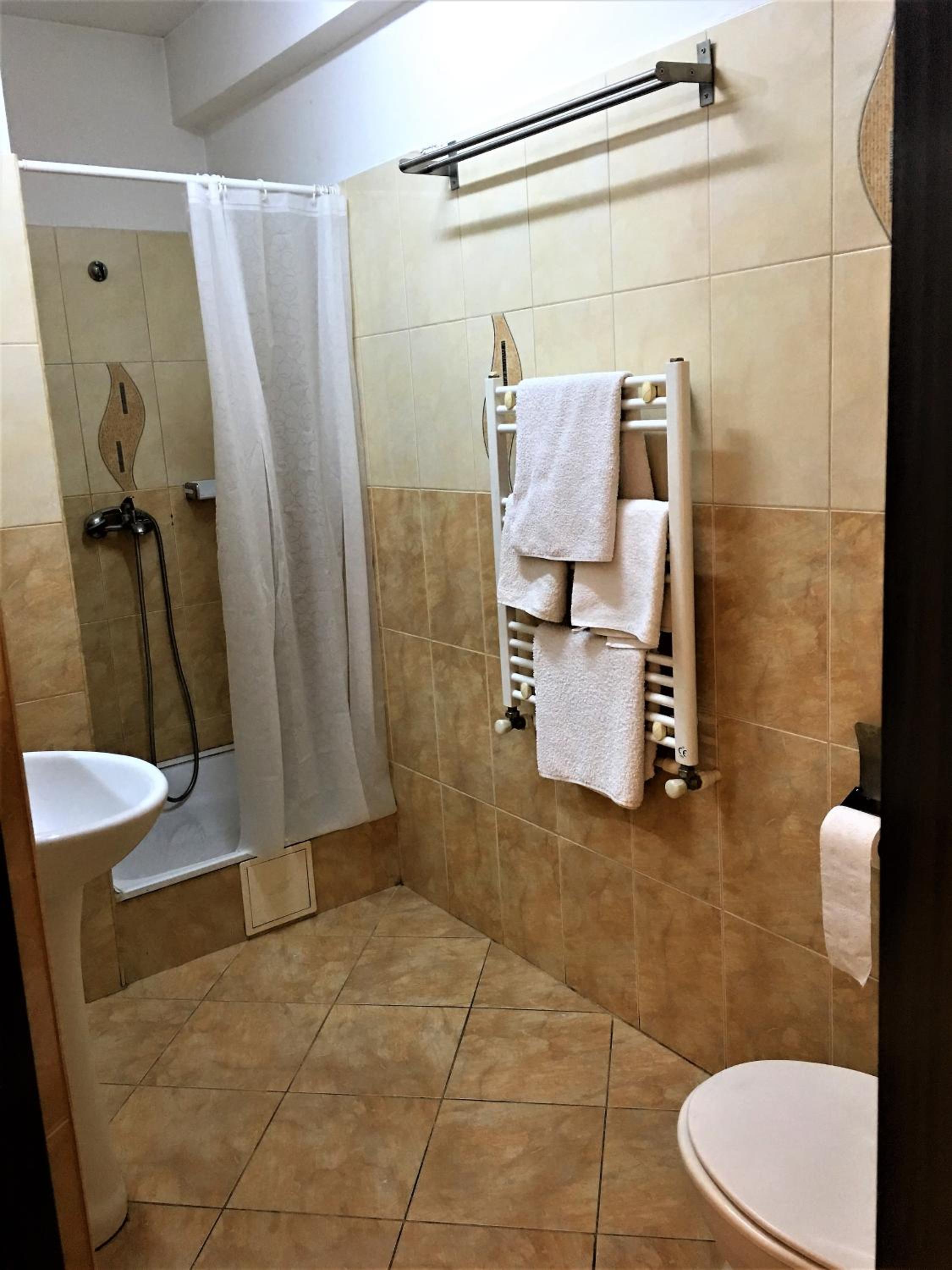 Standard Triple Room - Photo 4