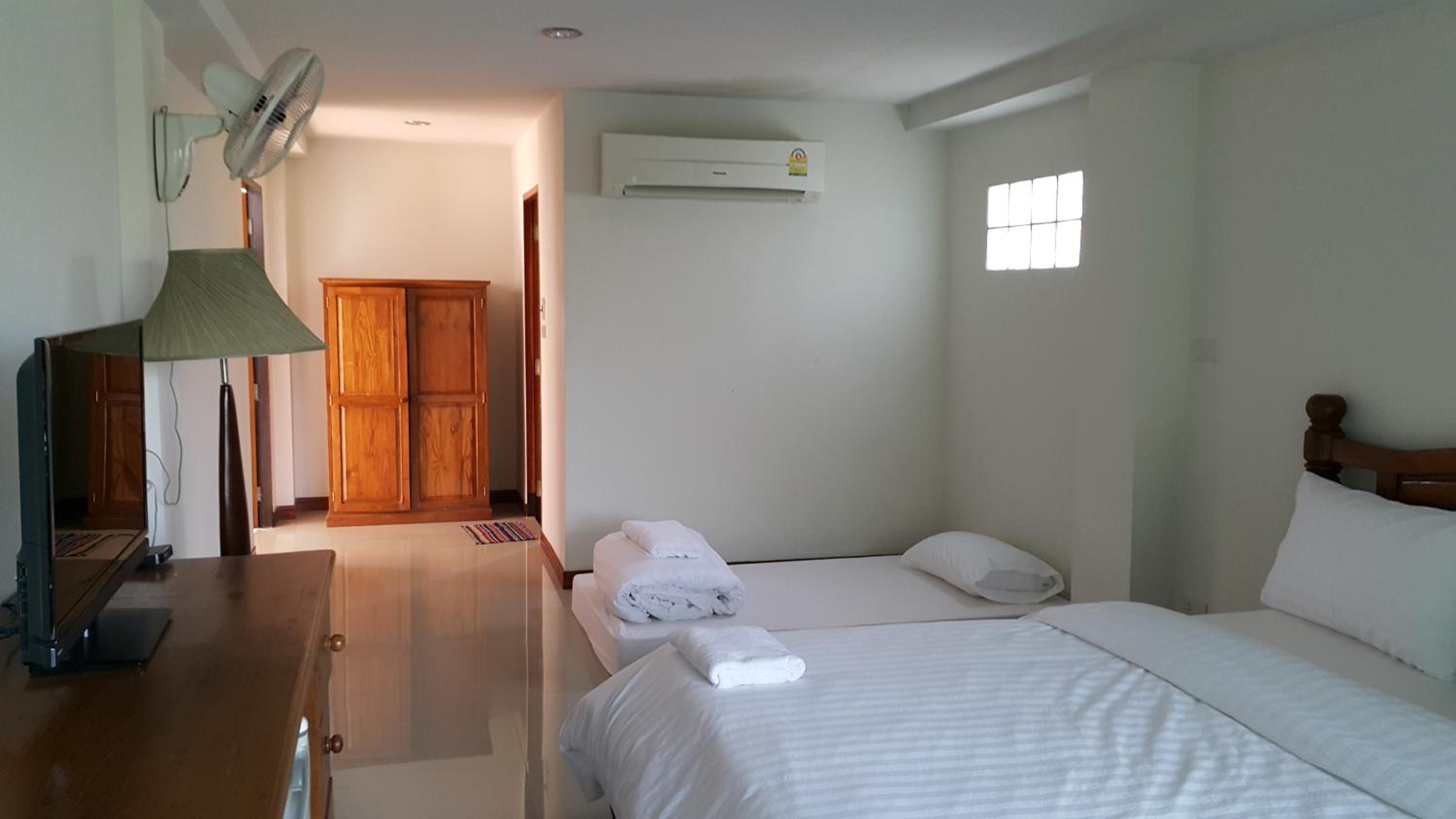 Family Room with Balcony photo 3