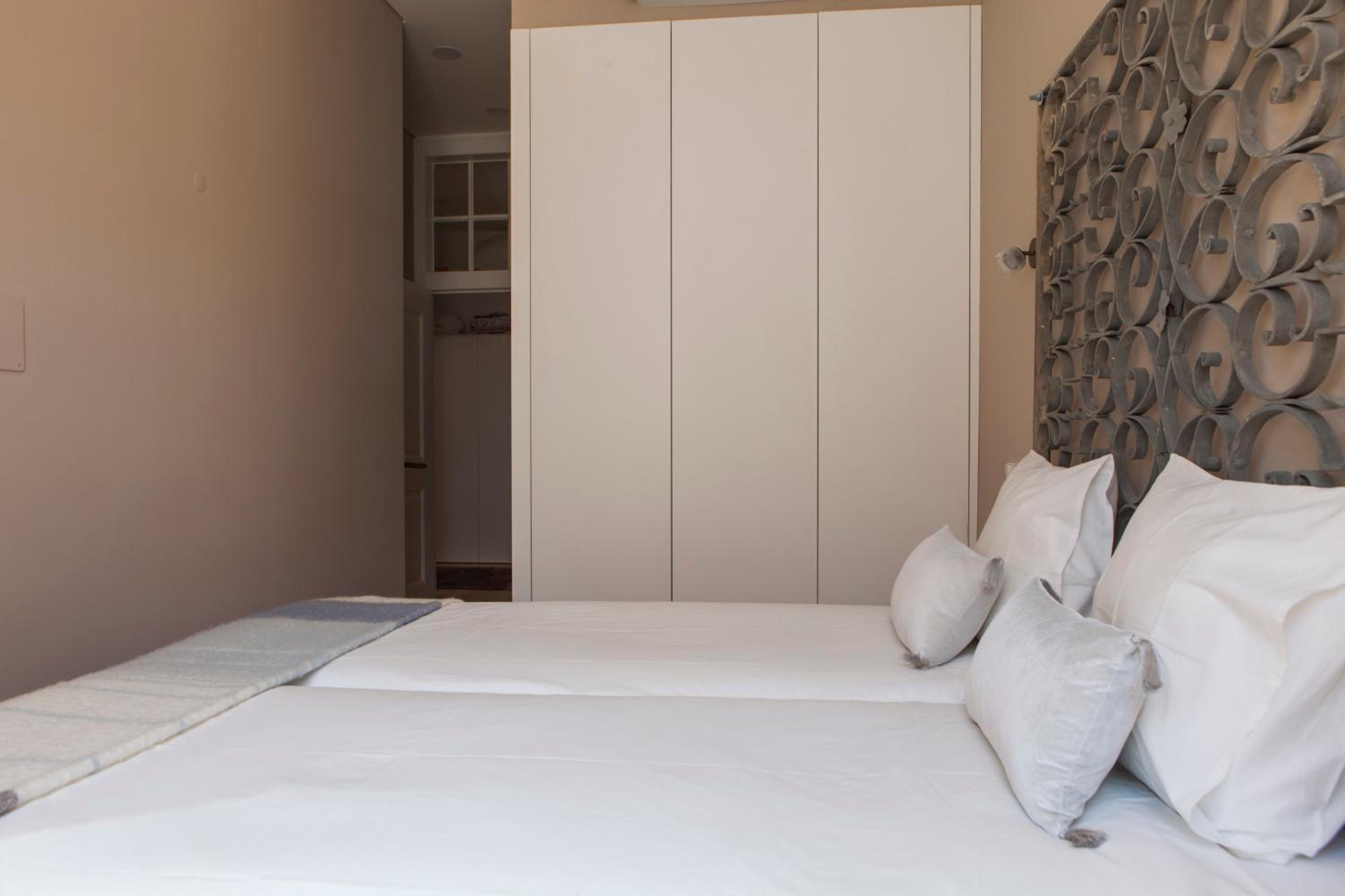 Two-Bedroom Apartment - Photo 29