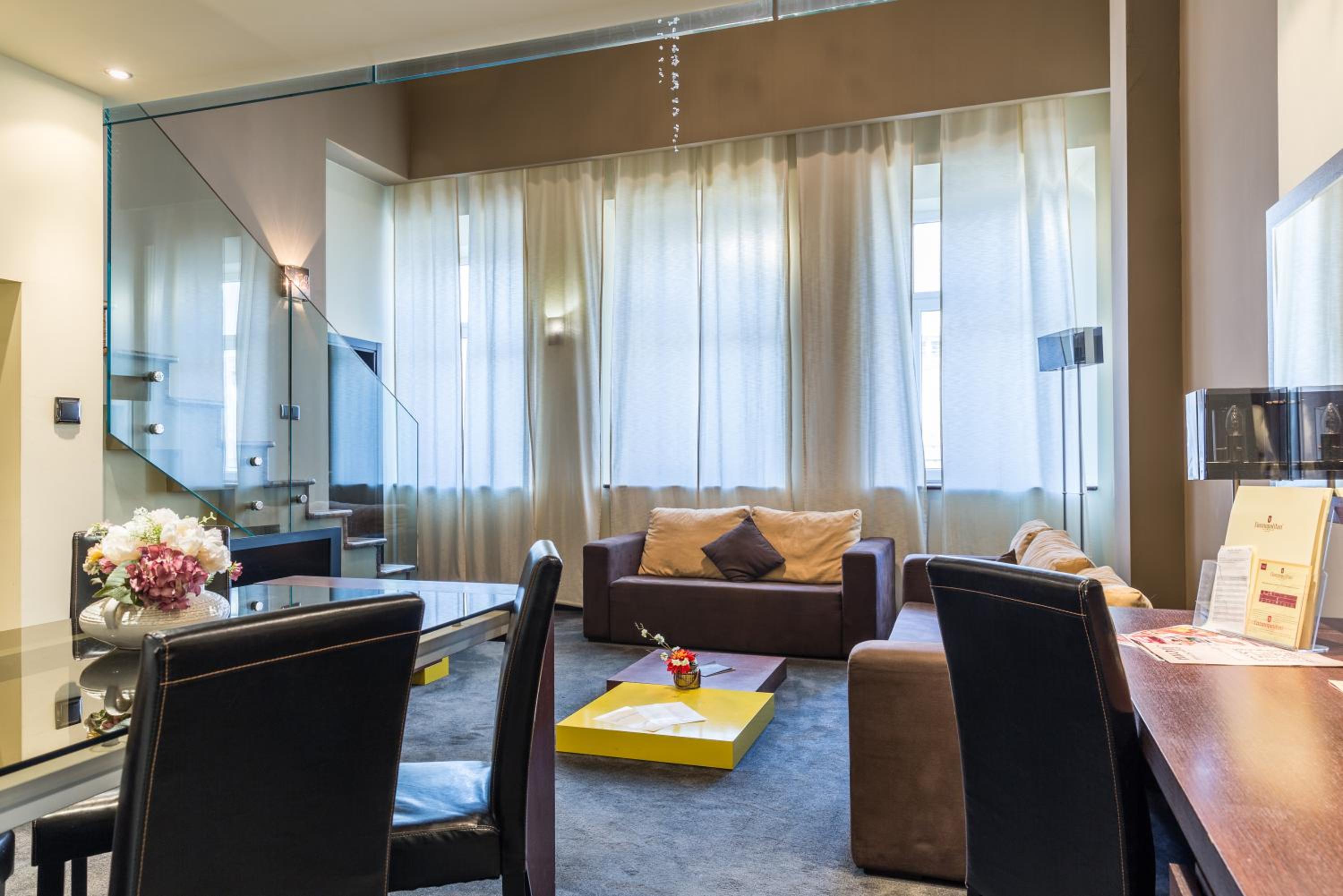 One-Bedroom Suite - Free Pool & Gym