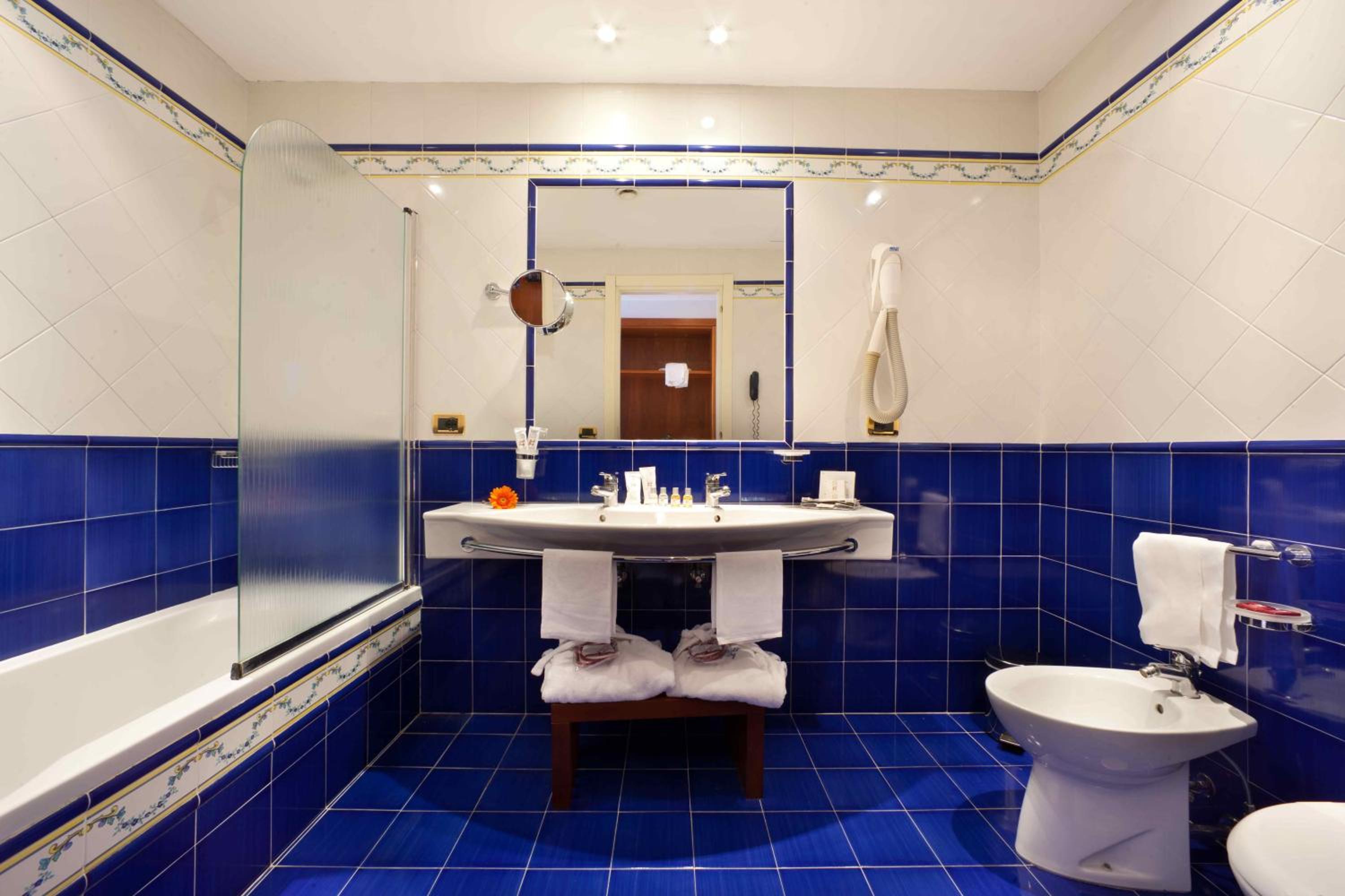 Double or Twin Room - Photo 7