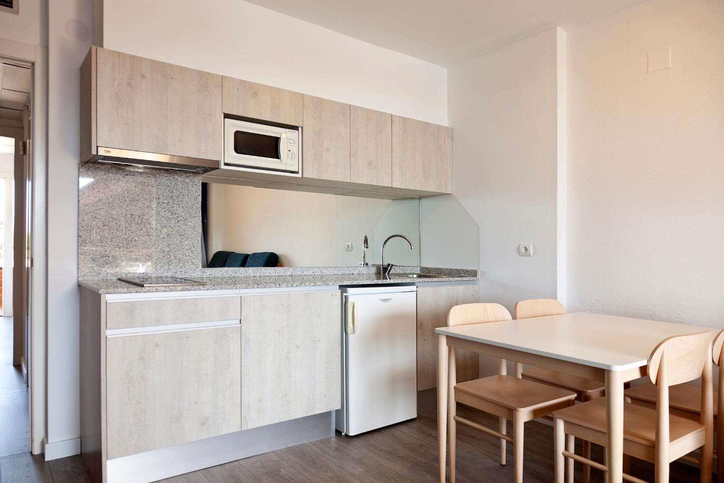 Triple Room (2 Adults + 1 Child) photo 2