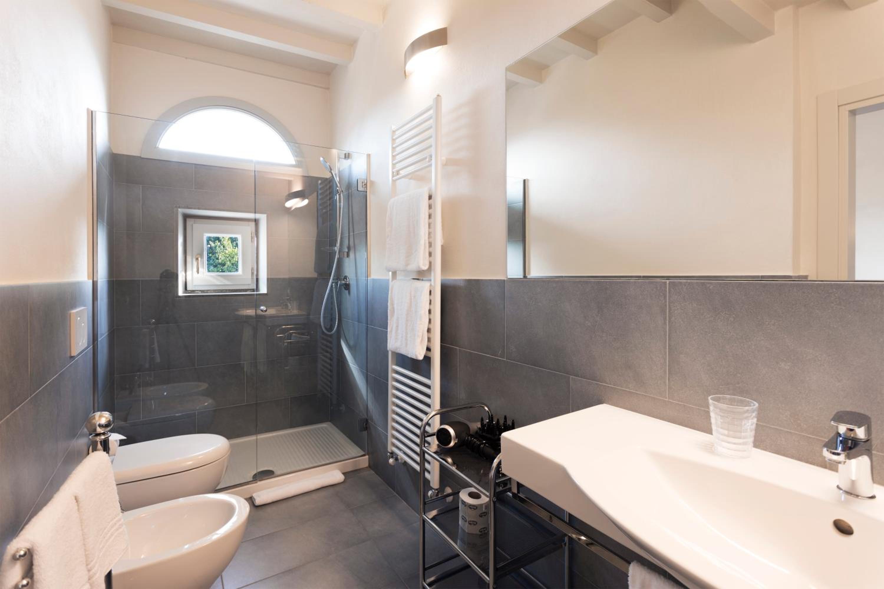 Large Double Room - Photo 13