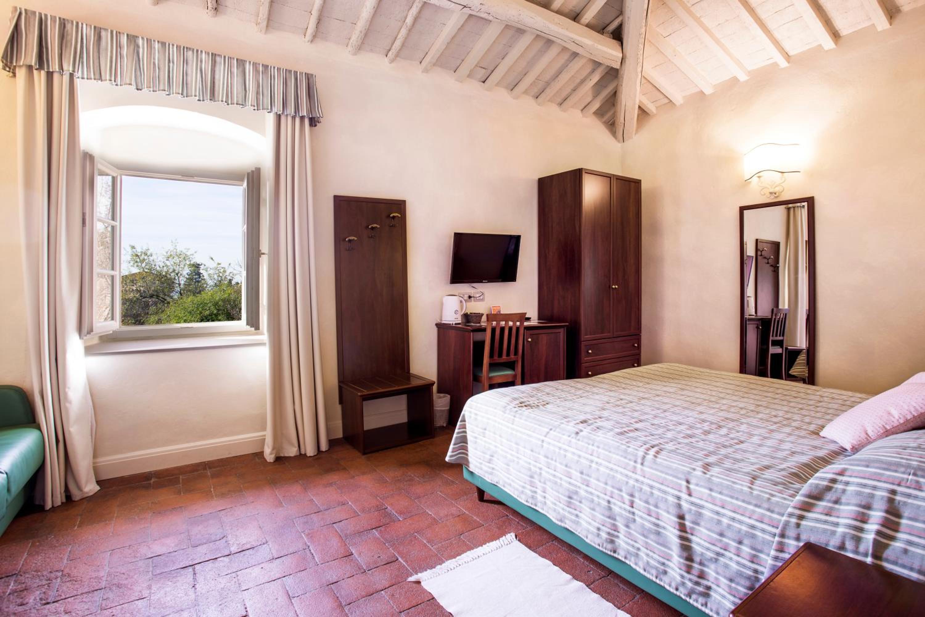 Large Double Room - Photo 12
