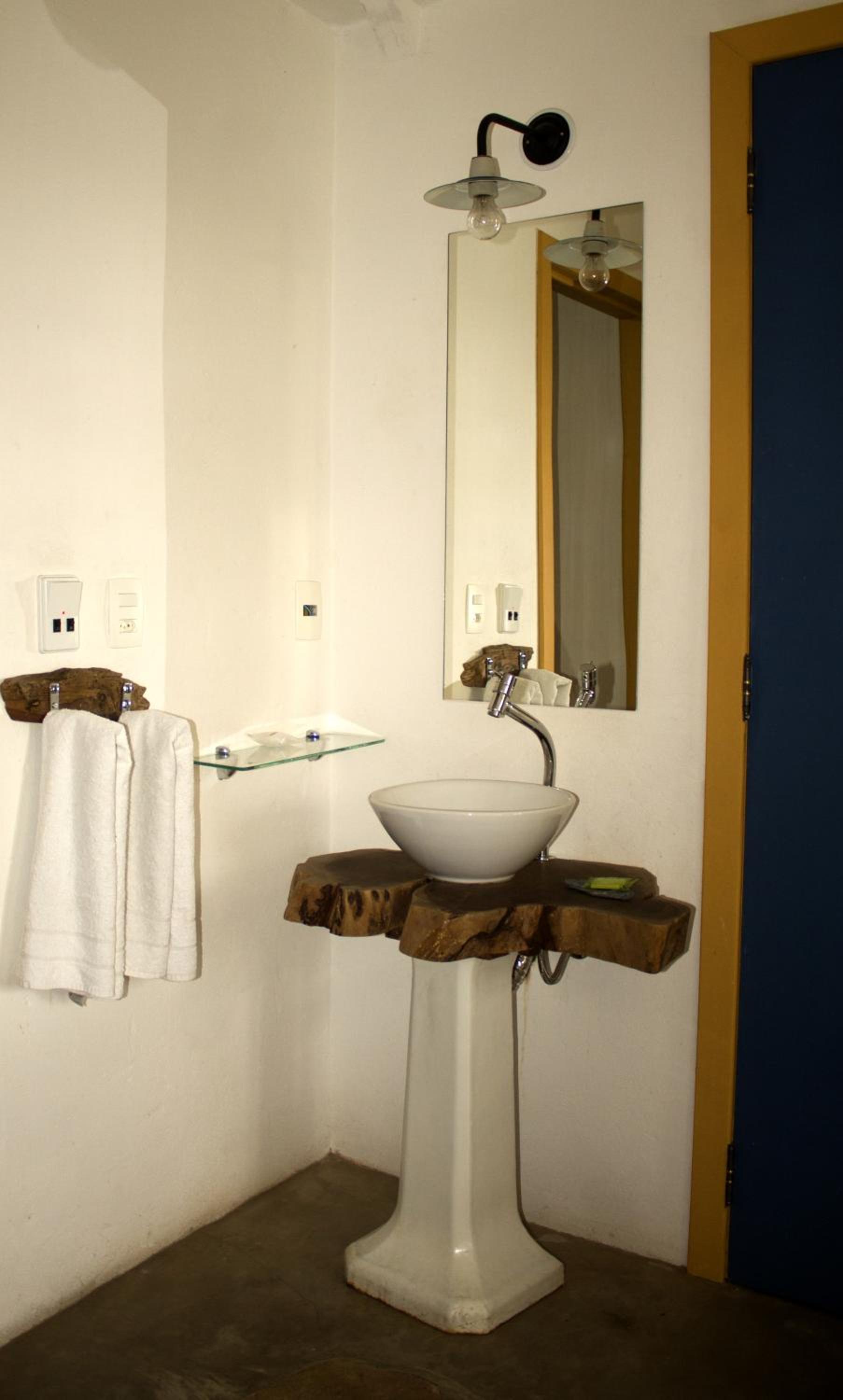 Deluxe Double Room with Bath - Photo 2